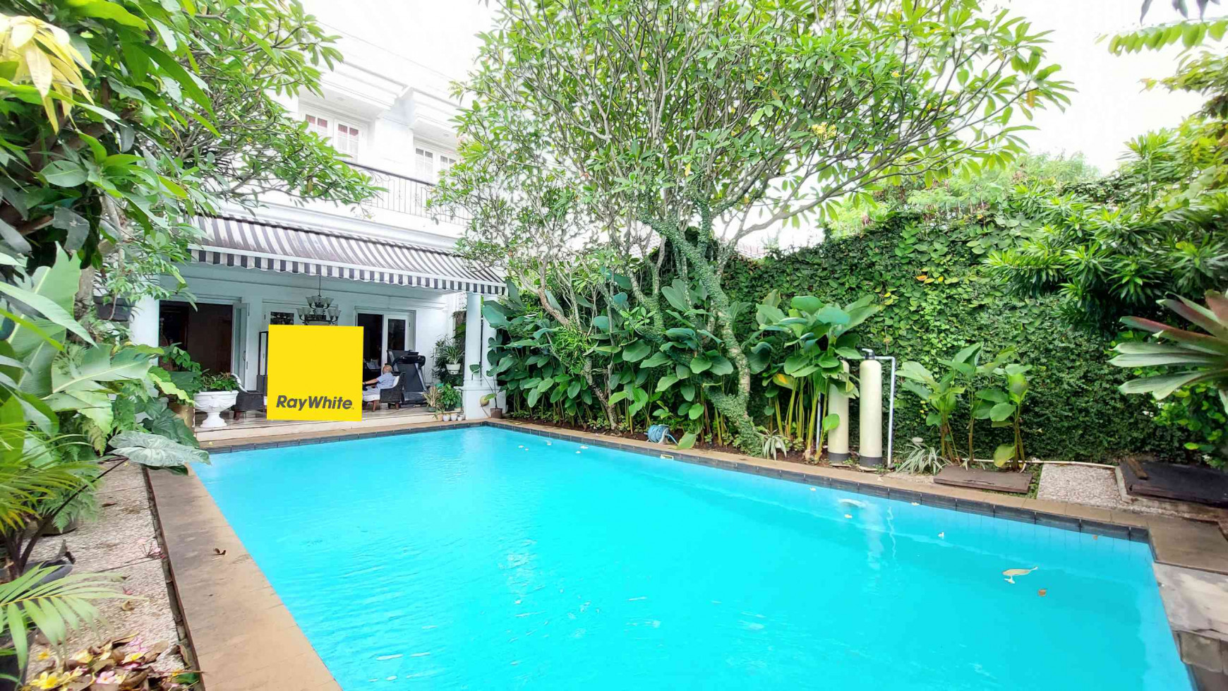 DIJUAL CEPAT RUMAH DI TAMAN CILANDAK, JAKSEL, PRIVATE POOL, SELANGKAH KE MRT FATMAWATI