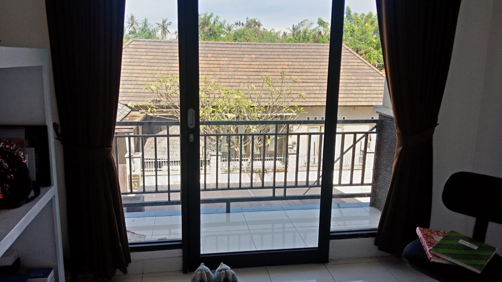 House for sale 2 floors in Residential Invoirement, Gianyar Jalan bypass ida bagus mantra, 3 minutes to Kasih Ibu Hospital, 5 minutes to saba Beach.