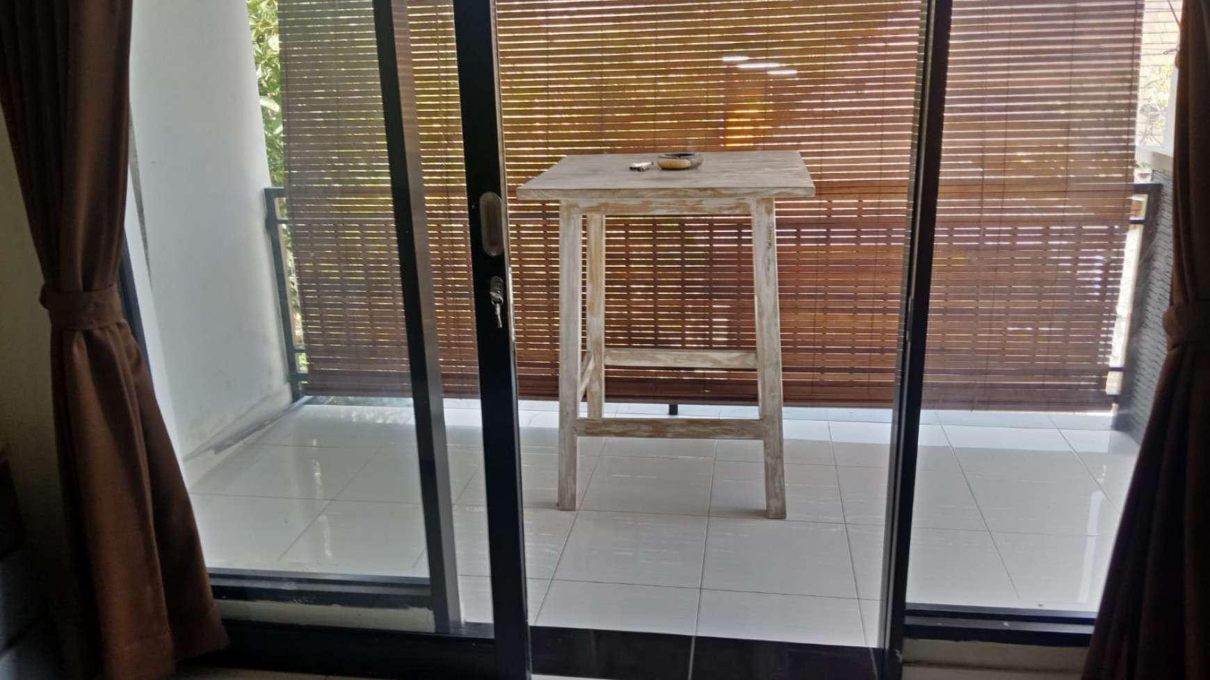 House for sale 2 floors in Residential Invoirement, Gianyar Jalan bypass ida bagus mantra, 3 minutes to Kasih Ibu Hospital, 5 minutes to saba Beach.