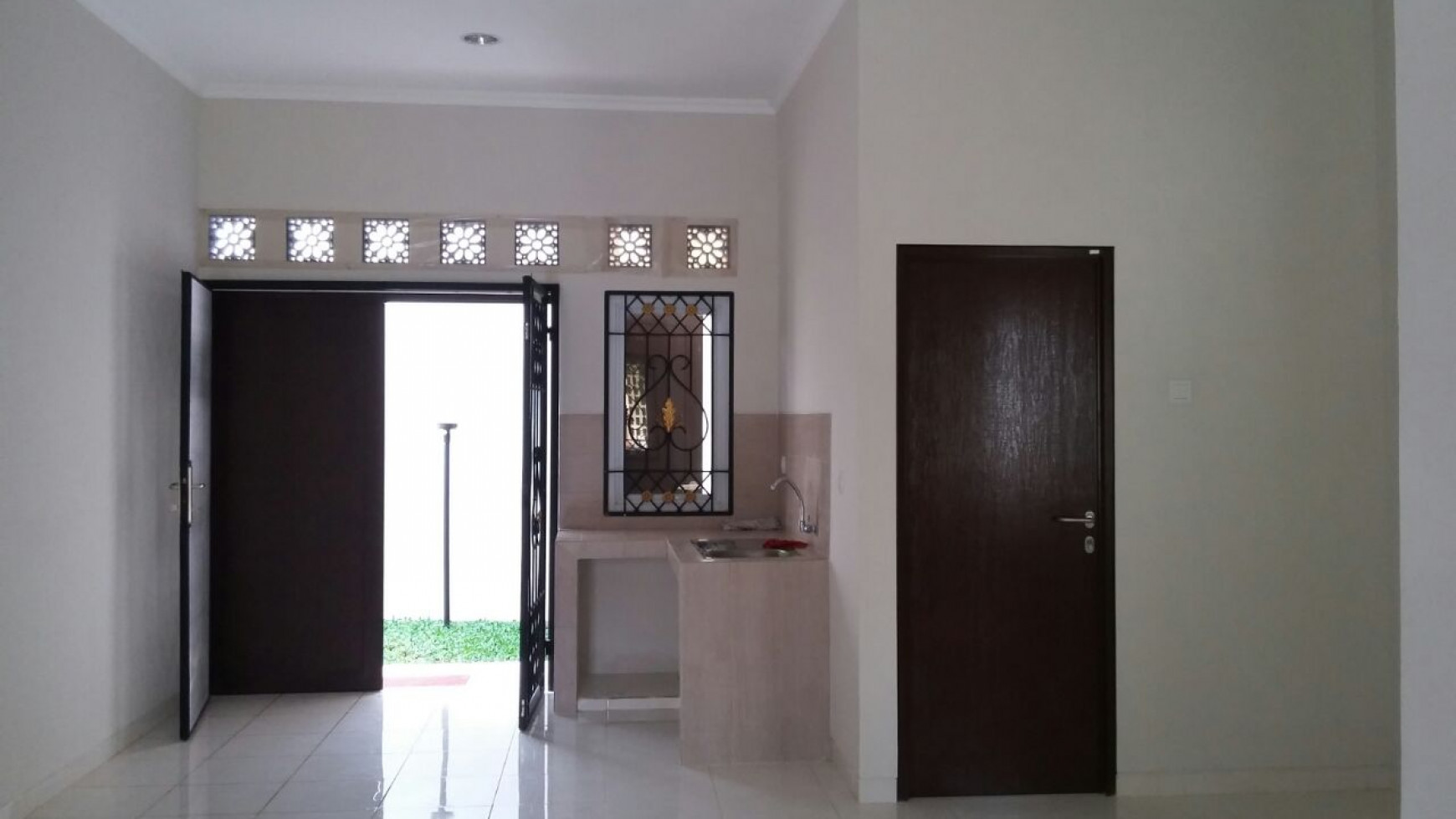 Dijual rumah cantik, murah, strategis, siap huni, Graha Raya Fedora III, Bintaro