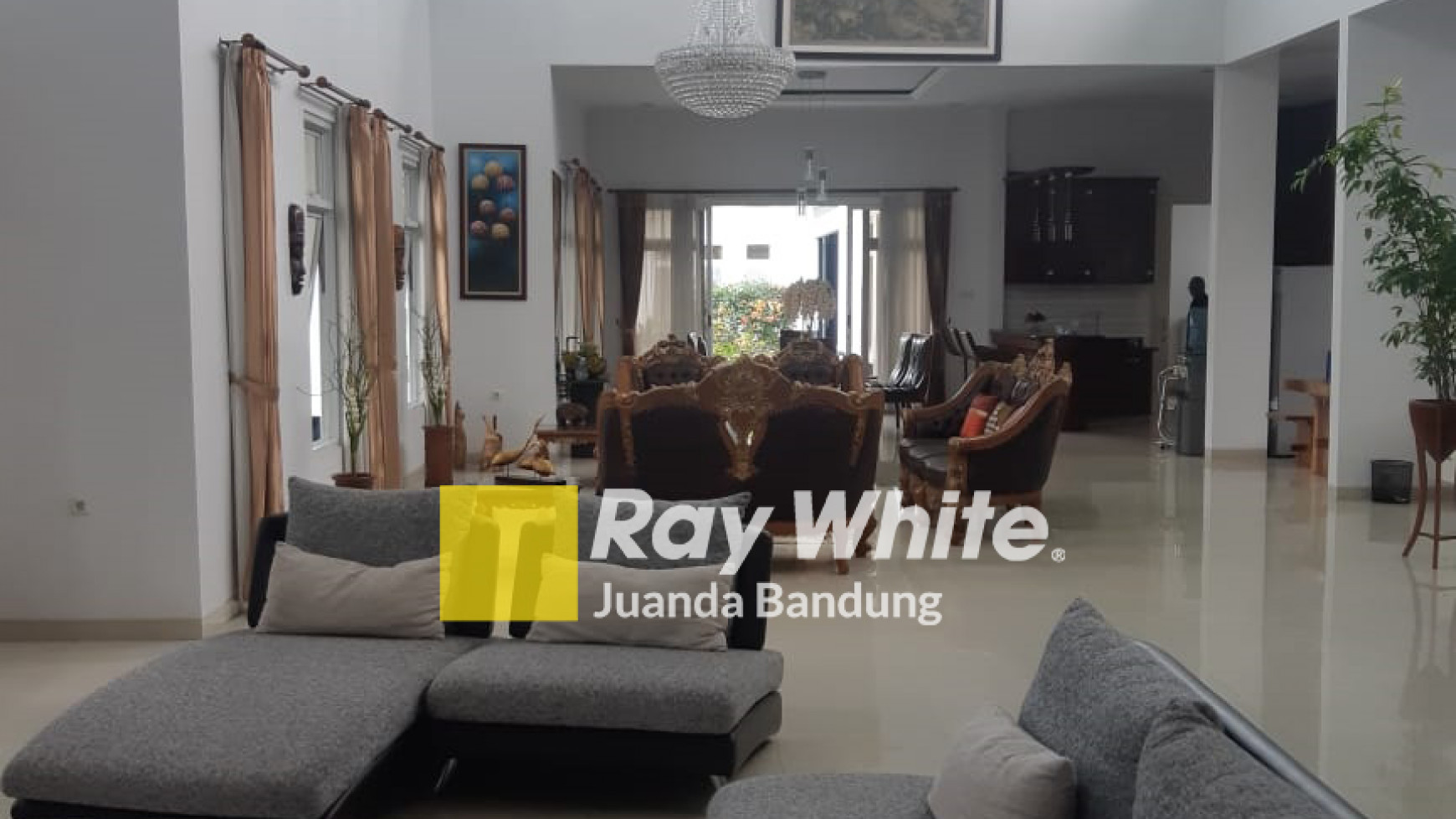 Rumah Villa Asri di Gunung Puyuh Sumedang