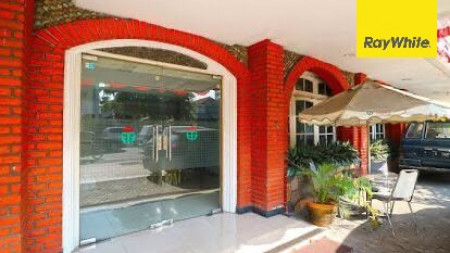 Hotel Tanjung Pangsud, Lokasi Strategis Surabaya Pusat