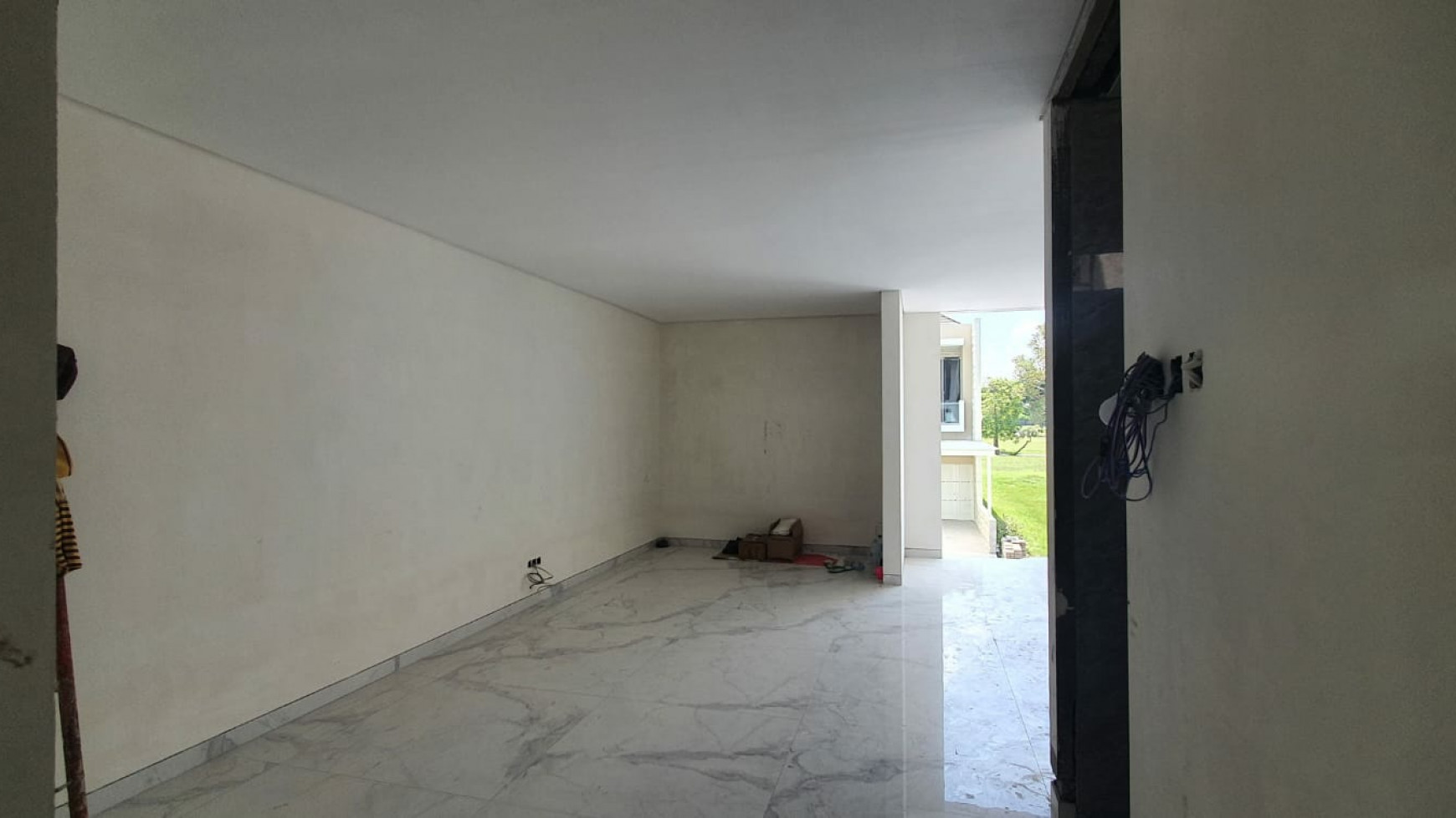 Dijual Rumah Baru Pakuwon Indah NEW Split Level Design - Garasi Carport 4 Mobil LUAS