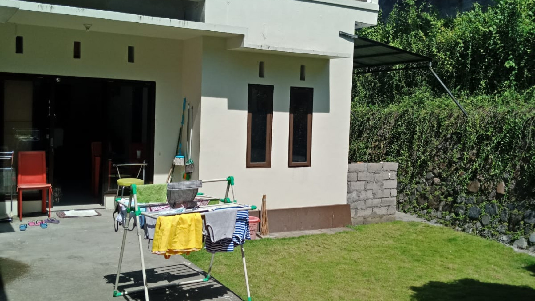 House for sale 2 floors in Residential Invoirement, Gianyar Jalan bypass ida bagus mantra, 3 minutes to Kasih Ibu Hospital, 5 minutes to saba Beach.