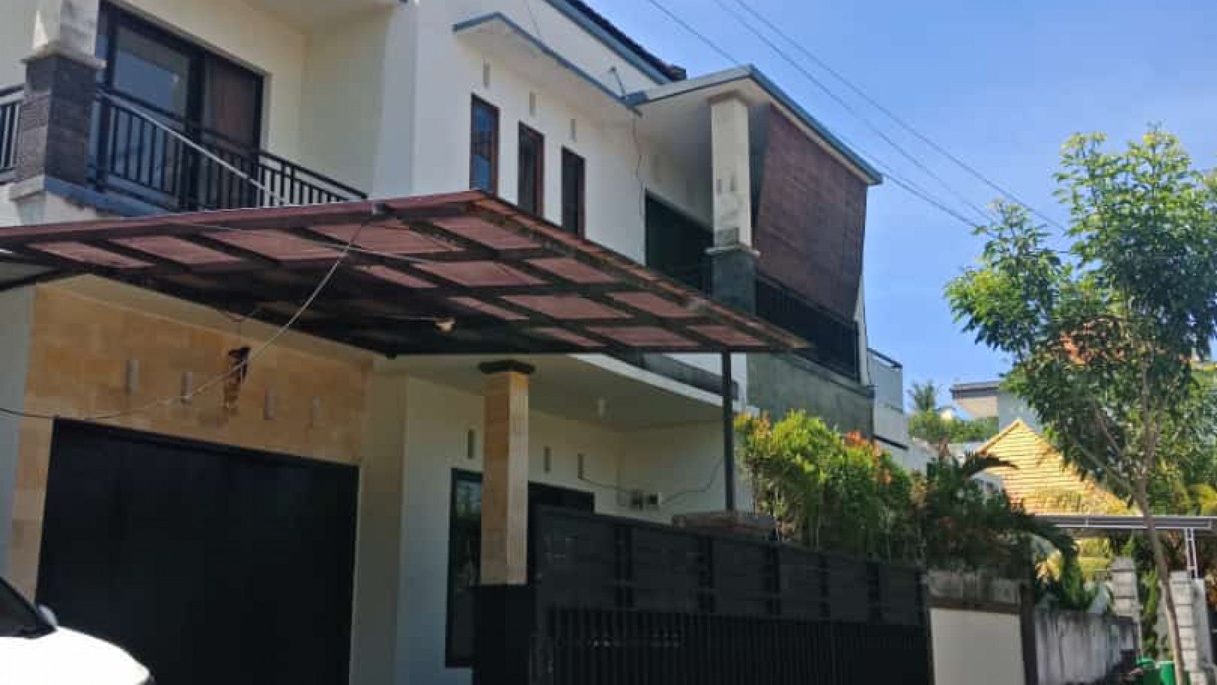 House for sale 2 floors in Residential Invoirement, Gianyar Jalan bypass ida bagus mantra, 3 minutes to Kasih Ibu Hospital, 5 minutes to saba Beach.