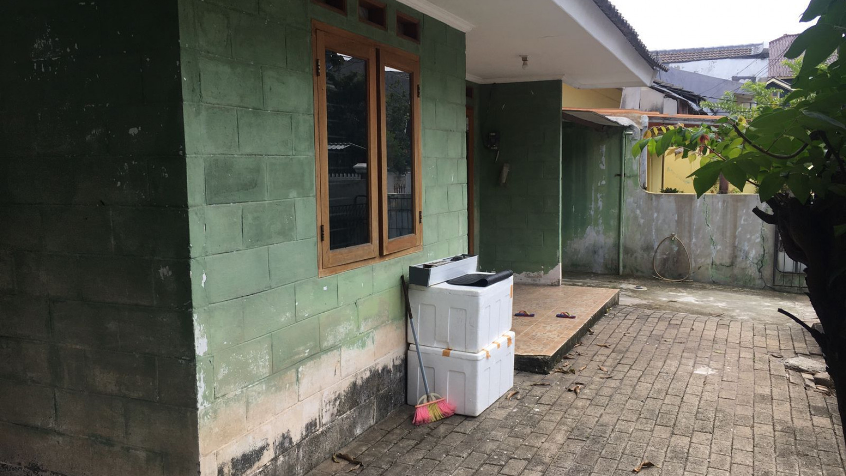 Rumah Minimalis dalam Komplek, Bebas Banjir di Ciputat.