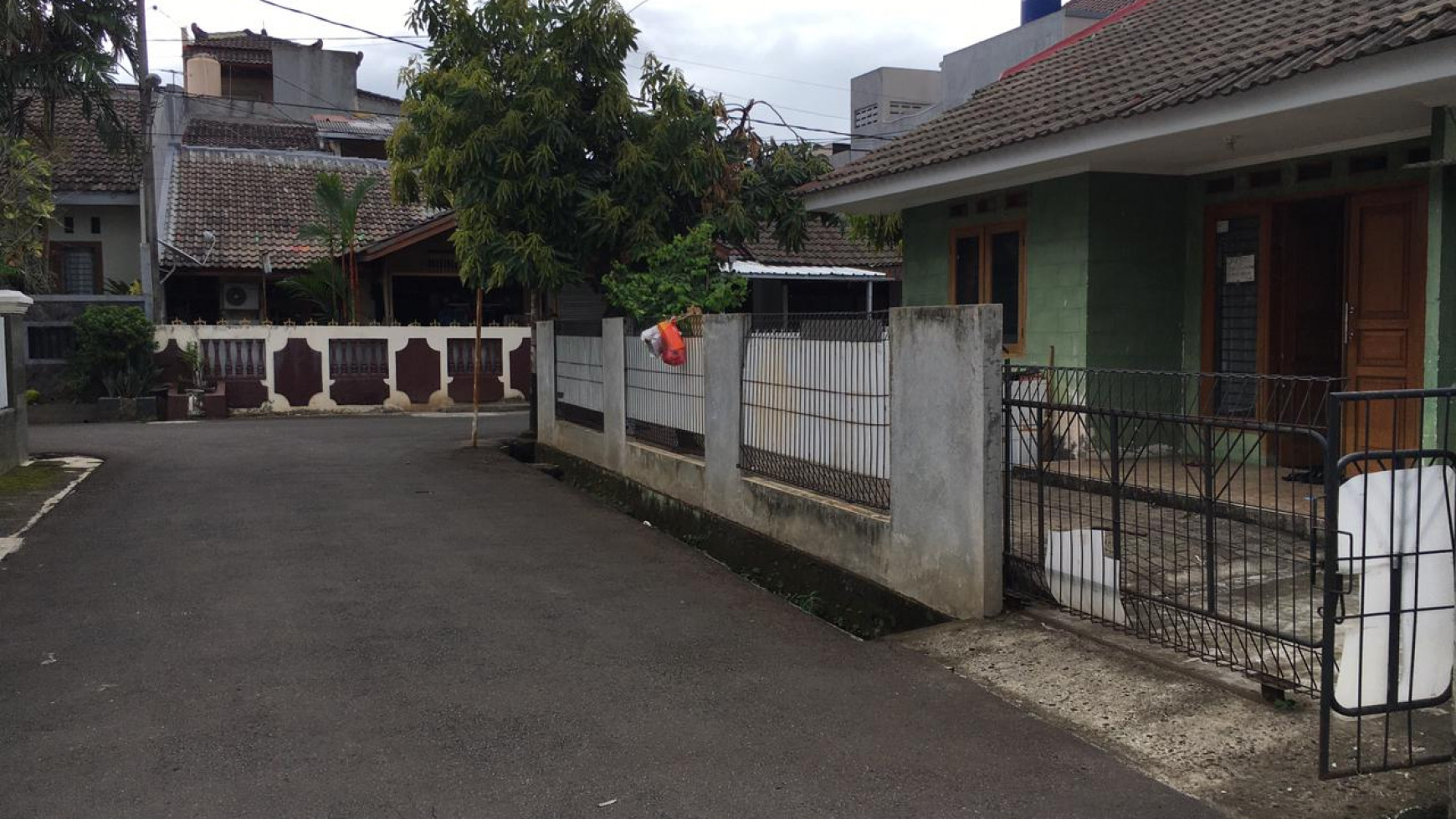 Rumah Minimalis dalam Komplek, Bebas Banjir di Ciputat.