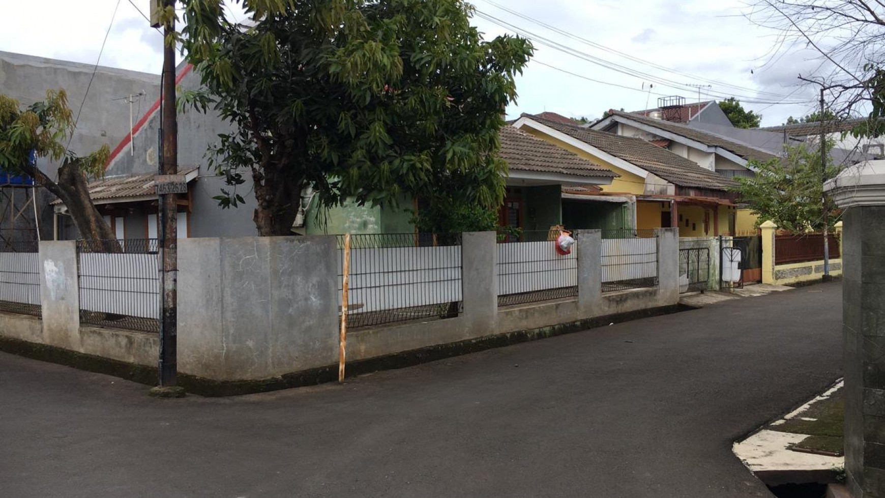 Rumah Minimalis dalam Komplek, Bebas Banjir di Ciputat.