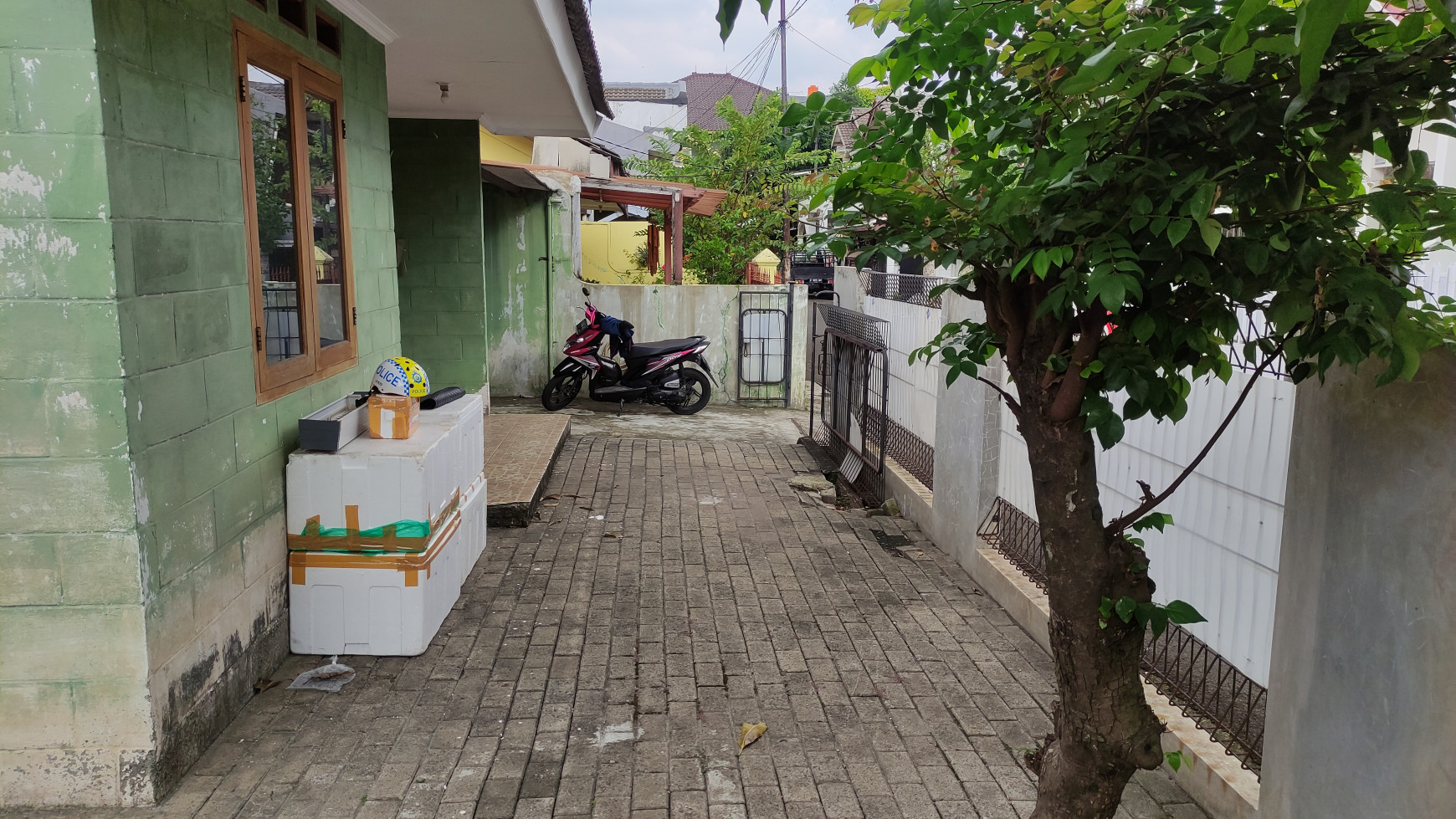 Rumah Minimalis dalam Komplek, Bebas Banjir di Ciputat.