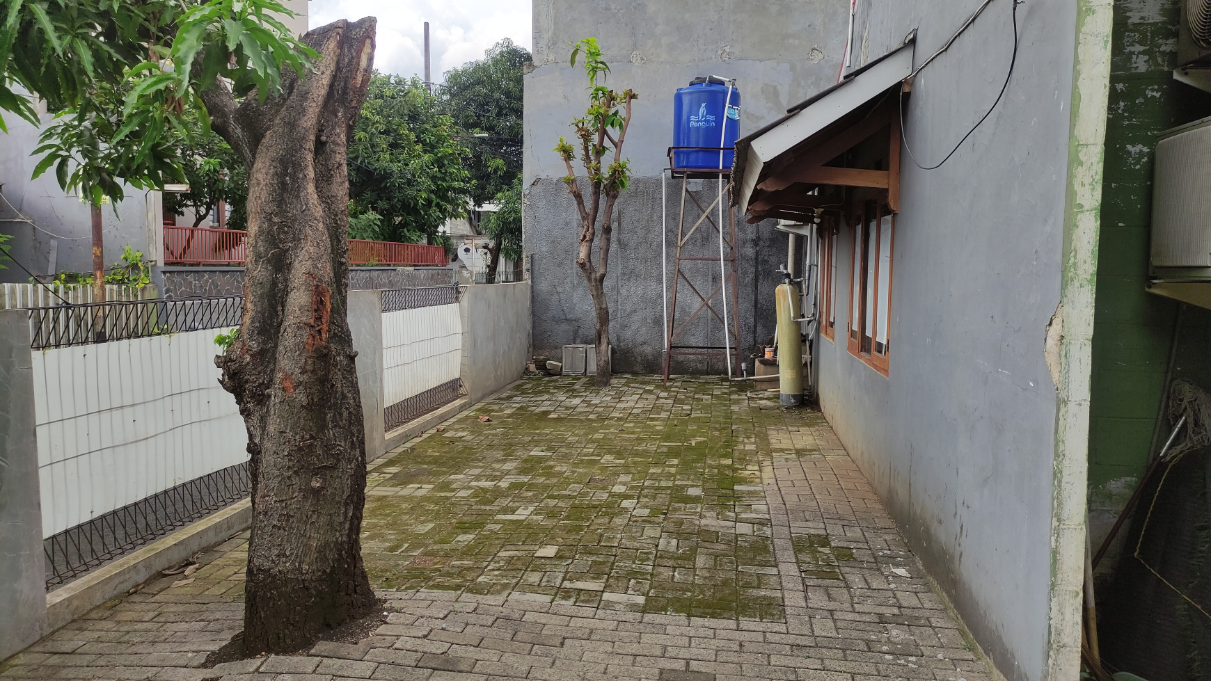 Rumah Minimalis dalam Komplek, Bebas Banjir di Ciputat.