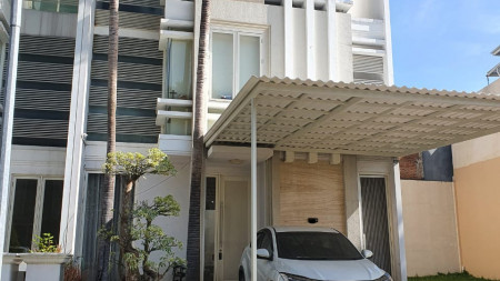 Dijual Rumah Minimalis 3 lantai Ritz Embassy Area Golf Pakuwon Indah Surabaya