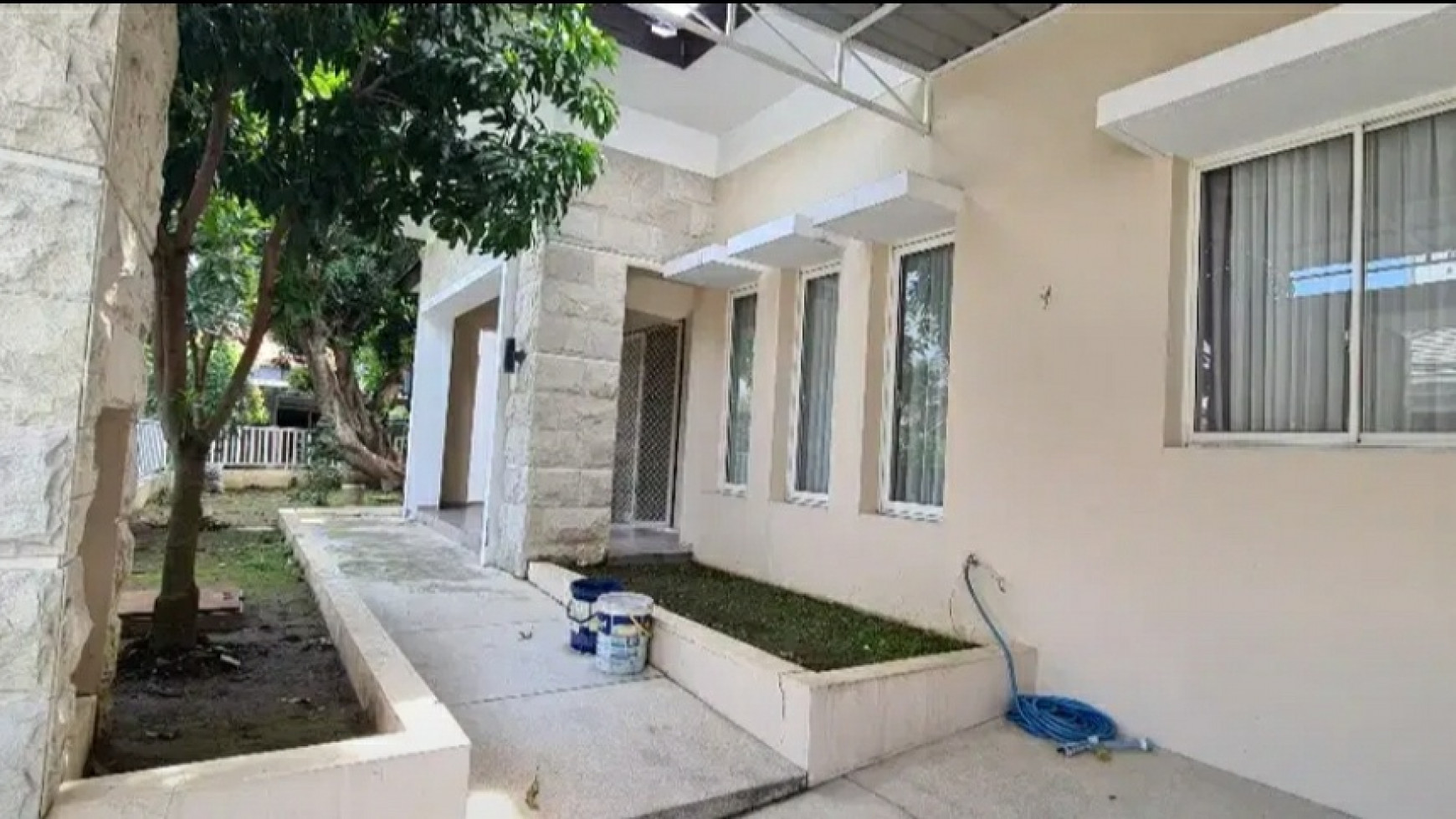 Dijual Rumah Darmo Permai Timur - Luas 350 m2 - Surabaya Strategis dekat HR.Muhammad - Akses Tol Satelit