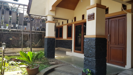 Rumah Cantik Full Furnish di Antapani