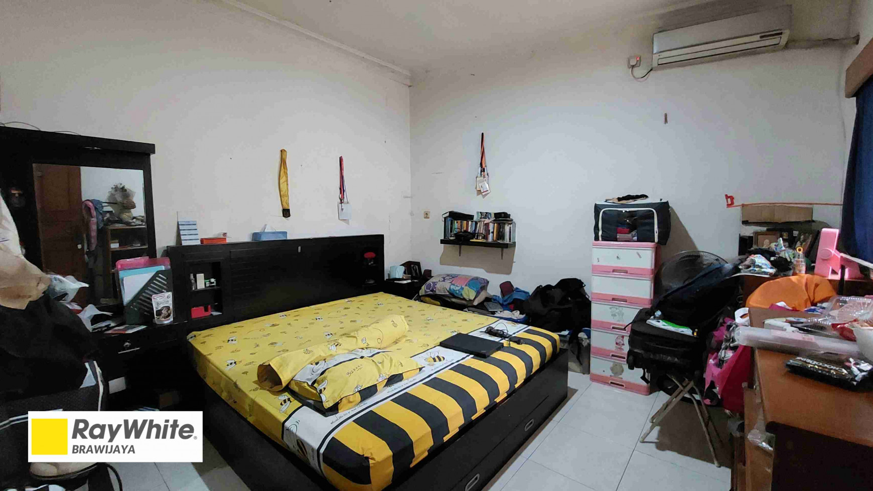 RUMAH DI CILANDAK, JAKARTA SELATAN, DEKAT AKSES TOL DESARI DAN JORR