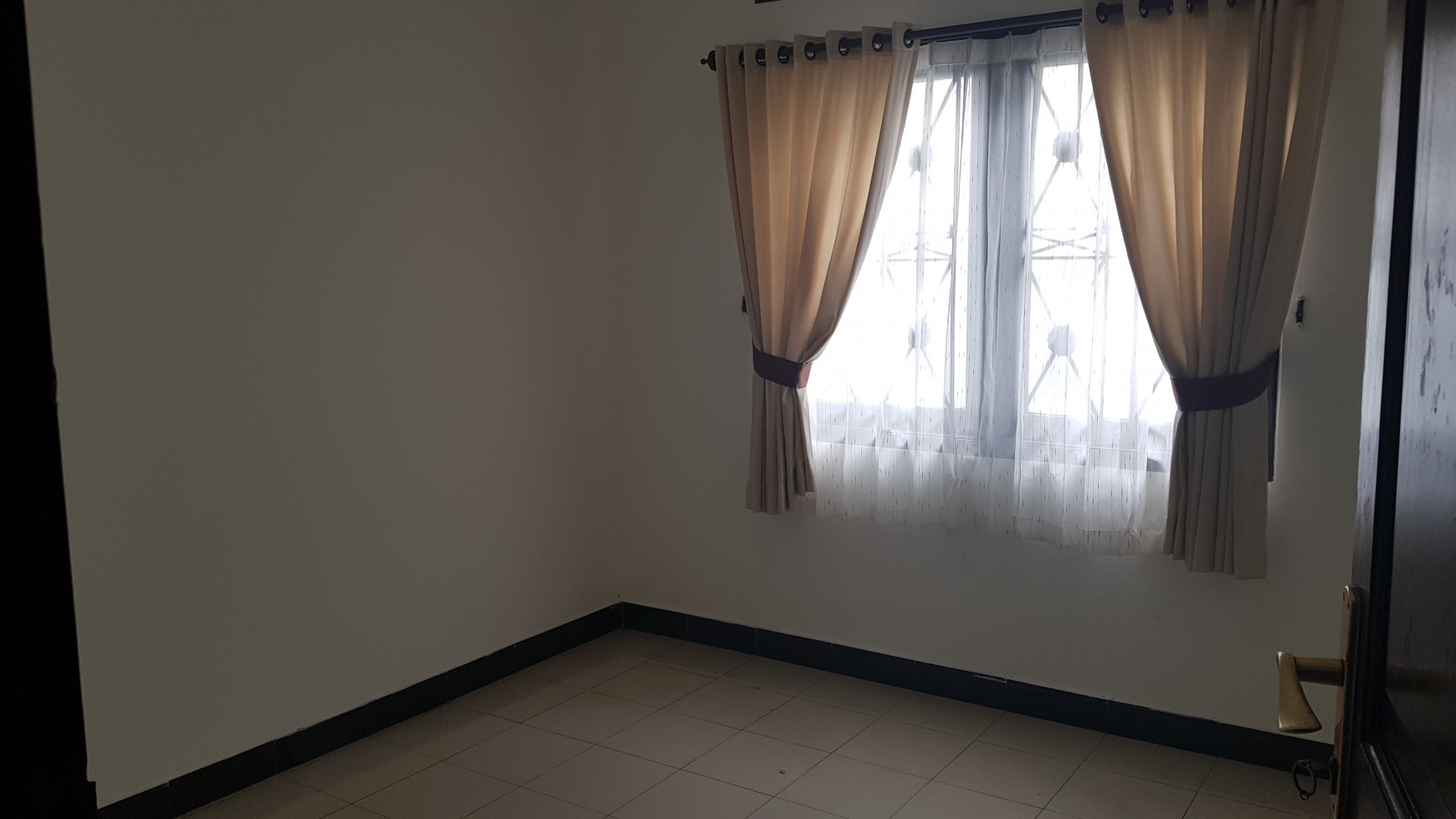 Rumah 2+1 Kamar Tidur di Kompleks Perumahan Elite Antapani