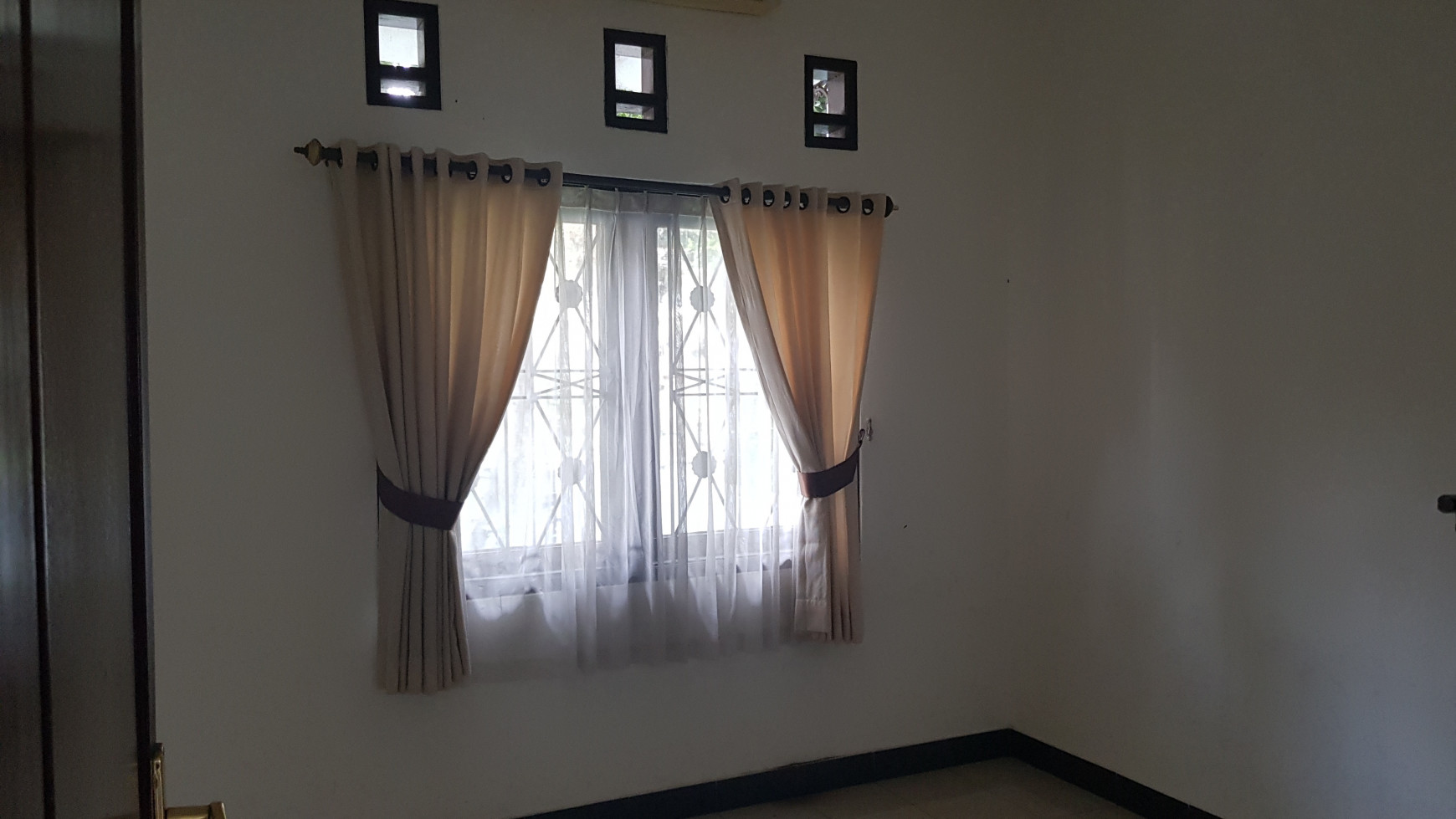 Rumah 2+1 Kamar Tidur di Kompleks Perumahan Elite Antapani