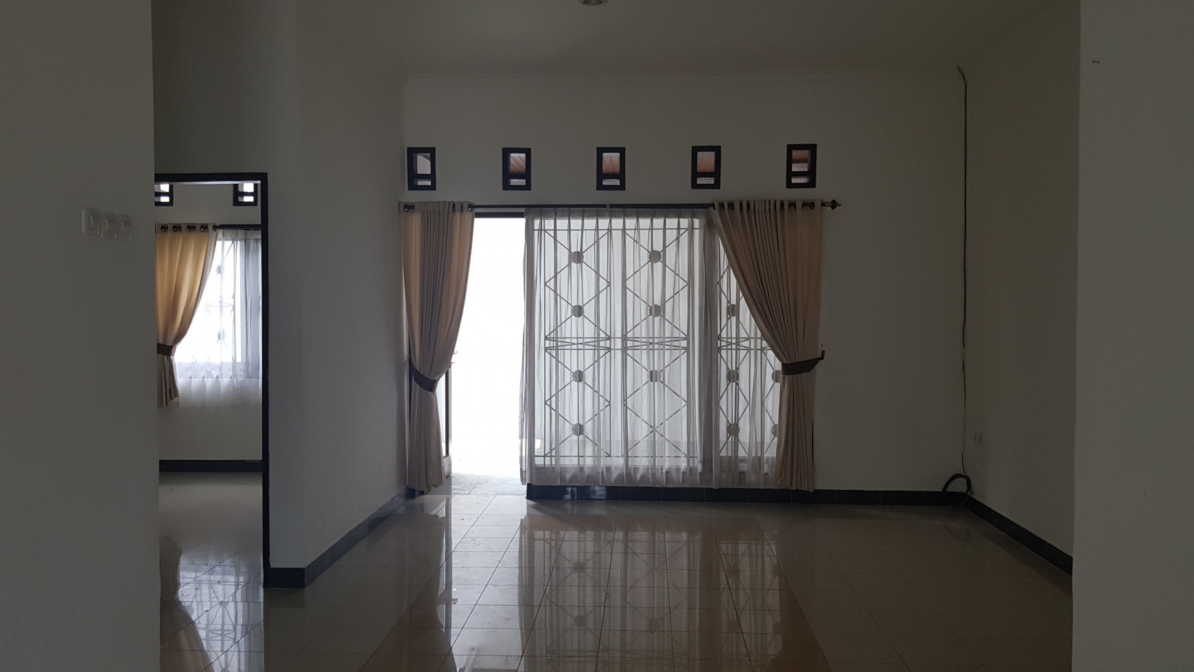 Rumah 2+1 Kamar Tidur di Kompleks Perumahan Elite Antapani