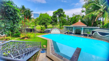 Private Pool, Golf View, Sauna, Jacuzzi, Rumah Sultan Mewah di Graha Famili