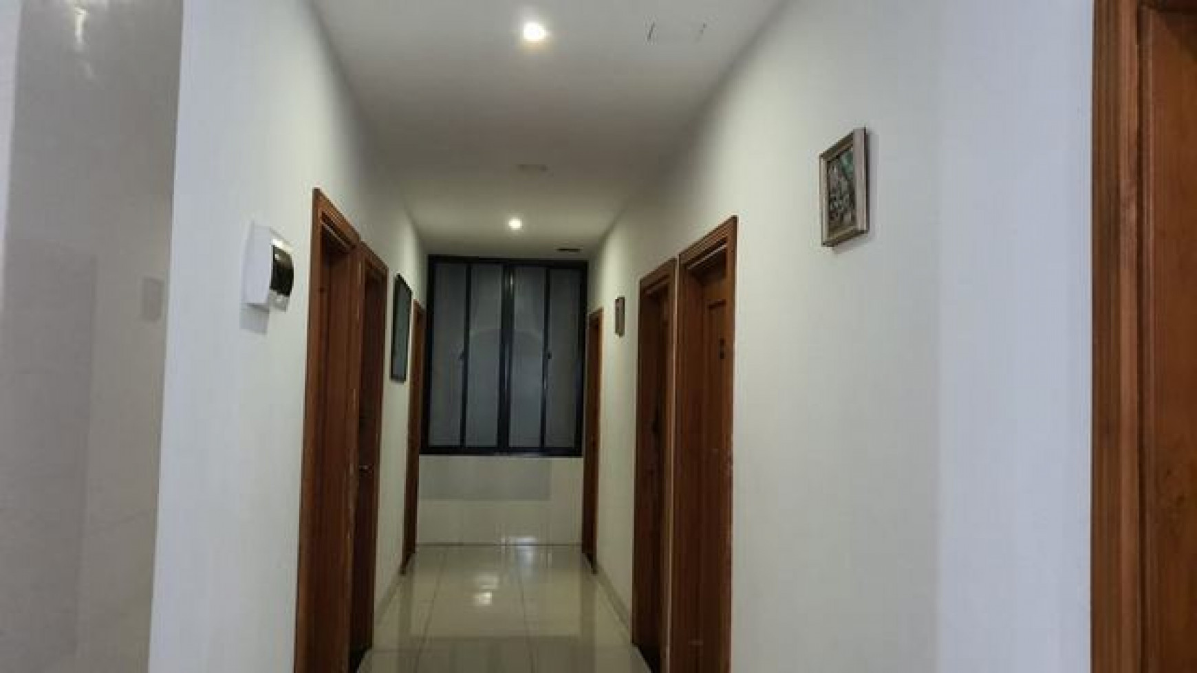 dijual rumah usaha dijadikan hotel di anggrek loka bsd city ada 32 kamar