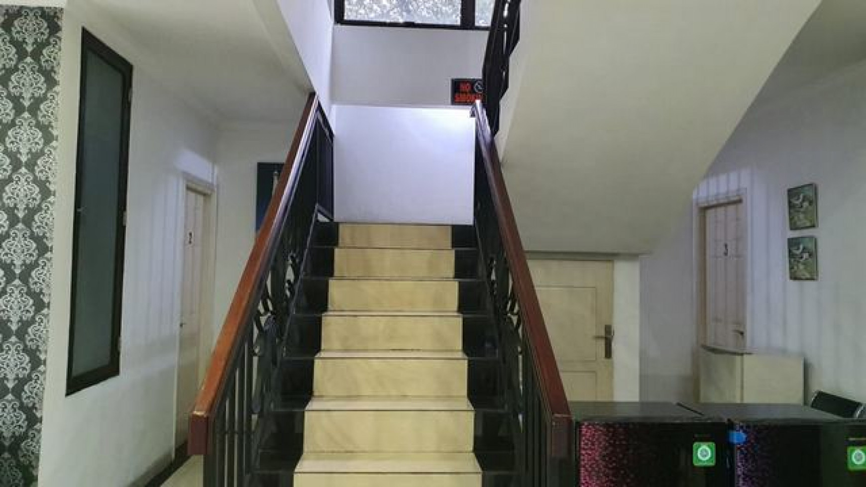 dijual rumah usaha strategis, di anggrek loka bsd city ada 72 kamar