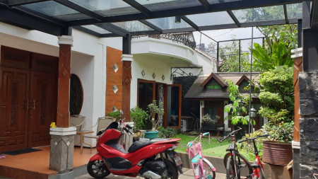 Rumah cantik dijual cepat area kebayoran baru 