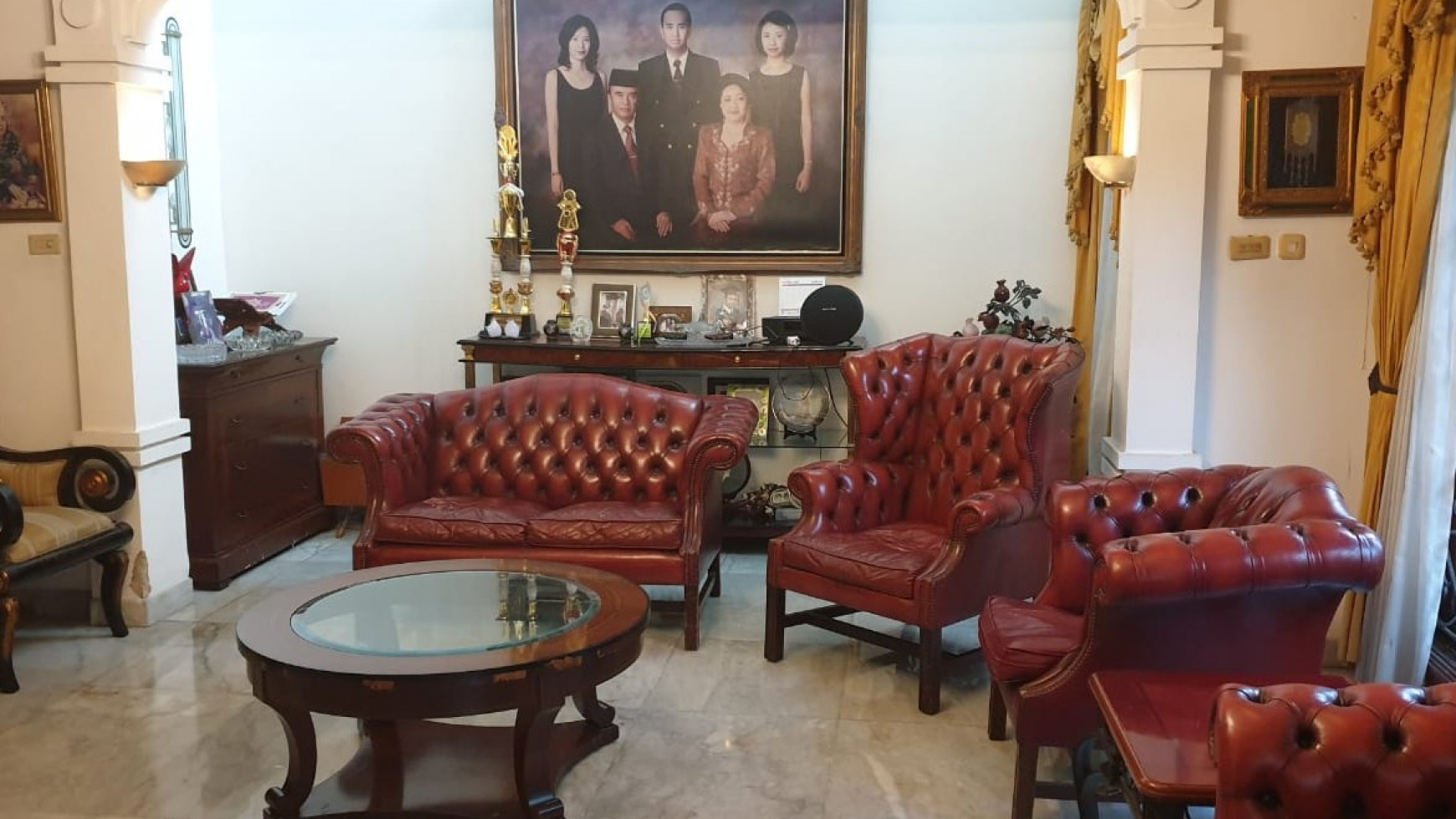 Rumah cantik dijual cepat area kebayoran baru 