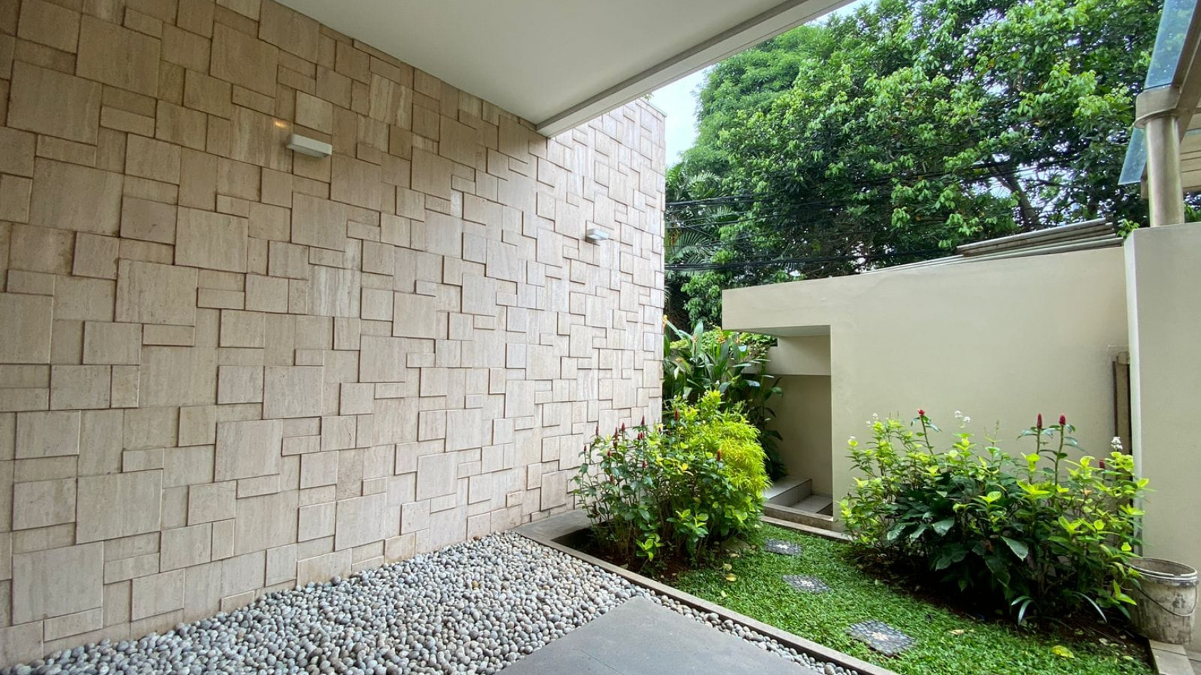 Rumah Mewah Siap Huni Modern Tropical Style Lengkap Dengan Lift di Lebak Bulus