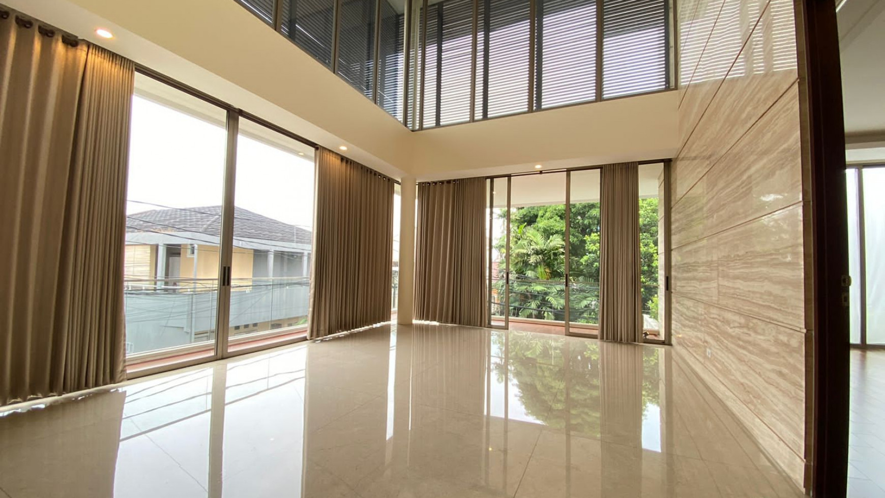 Rumah Mewah Siap Huni Modern Tropical Style Lengkap Dengan Lift di Lebak Bulus