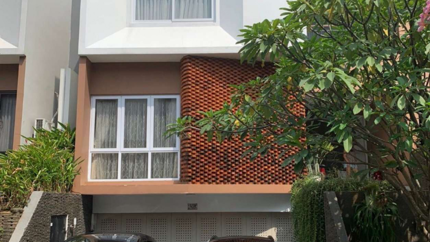 Townhouse 3 Lantai dengan Lokasi Sangat Strategis di Ragunan