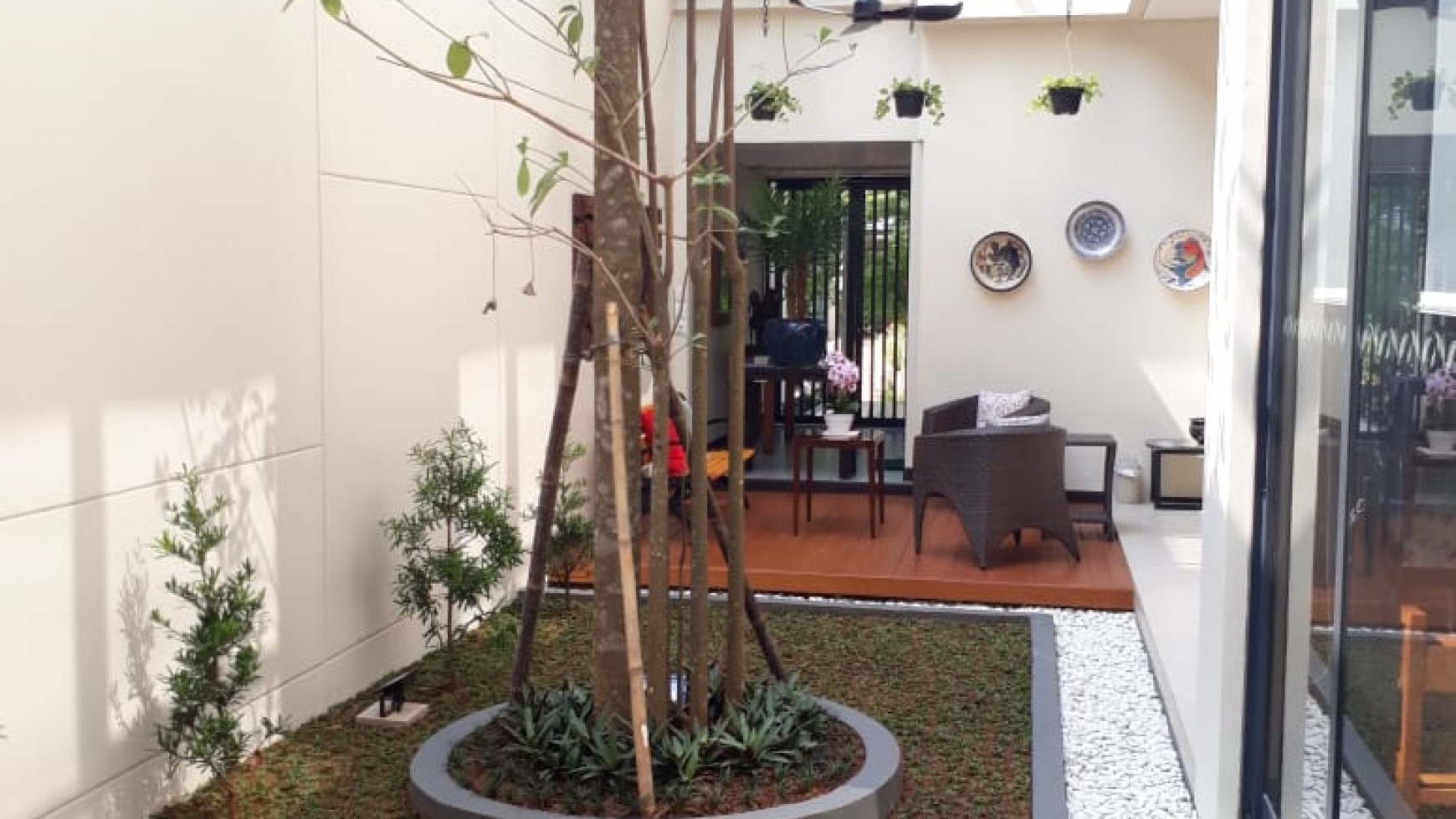 Di jual Rumah elite renovated Lance wood, Nava Park