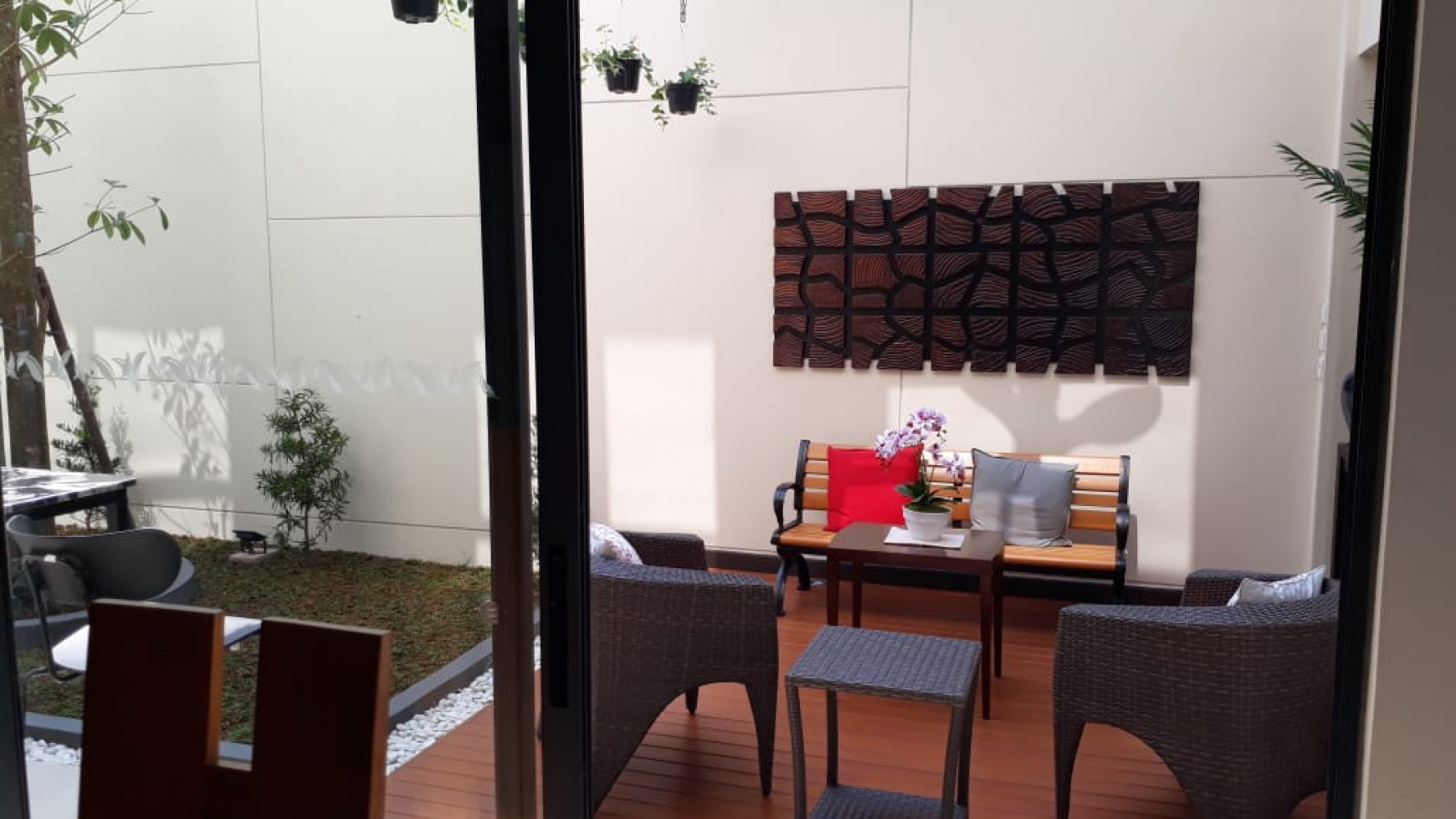 Di jual Rumah elite renovated Lance wood, Nava Park