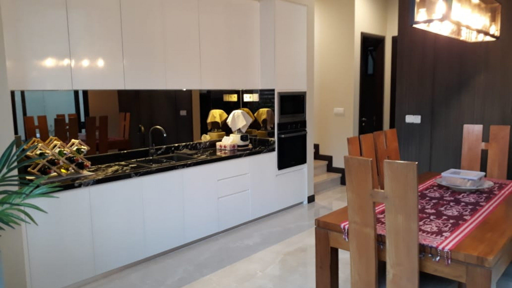 Di jual Rumah elite renovated Lance wood, Nava Park