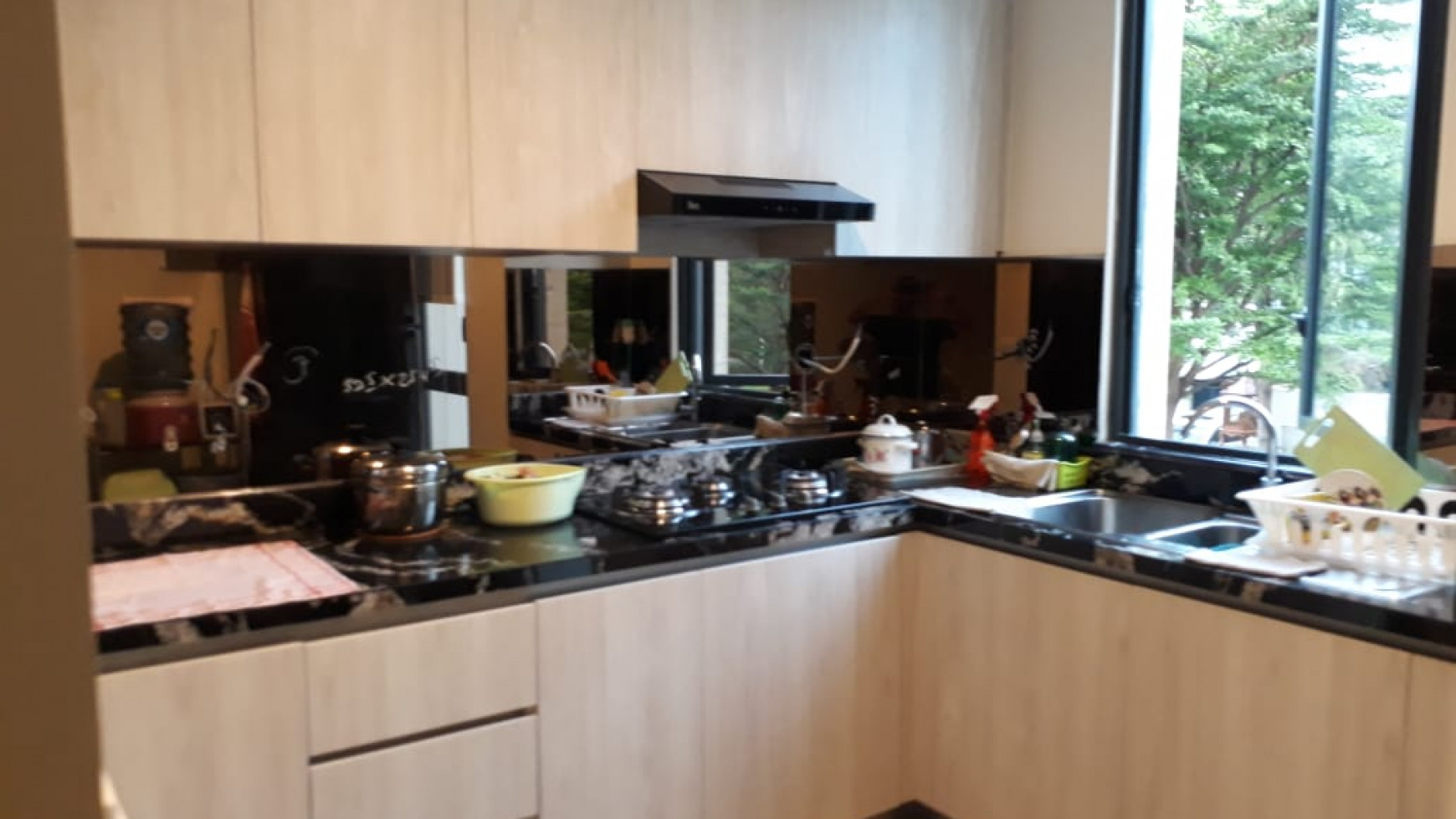 Di jual Rumah elite renovated Lance wood, Nava Park