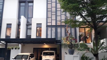 Di jual Rumah elite renovated Lance wood, Nava Park