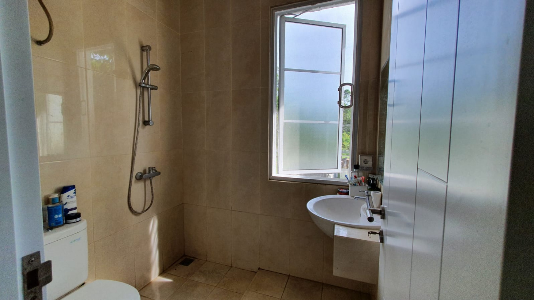 Rumah di Vanya Park Cluster Azura Full Furnished