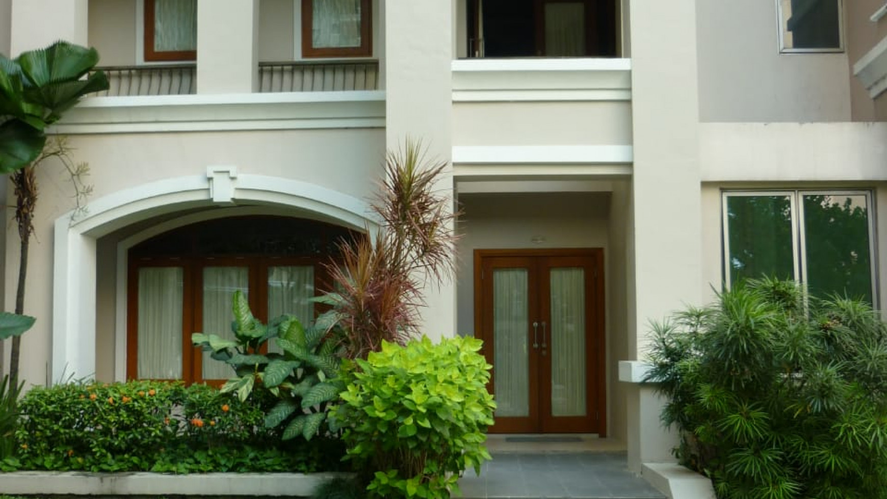 Apartemen Townhouse Garden Mansion Mewah dan Luas