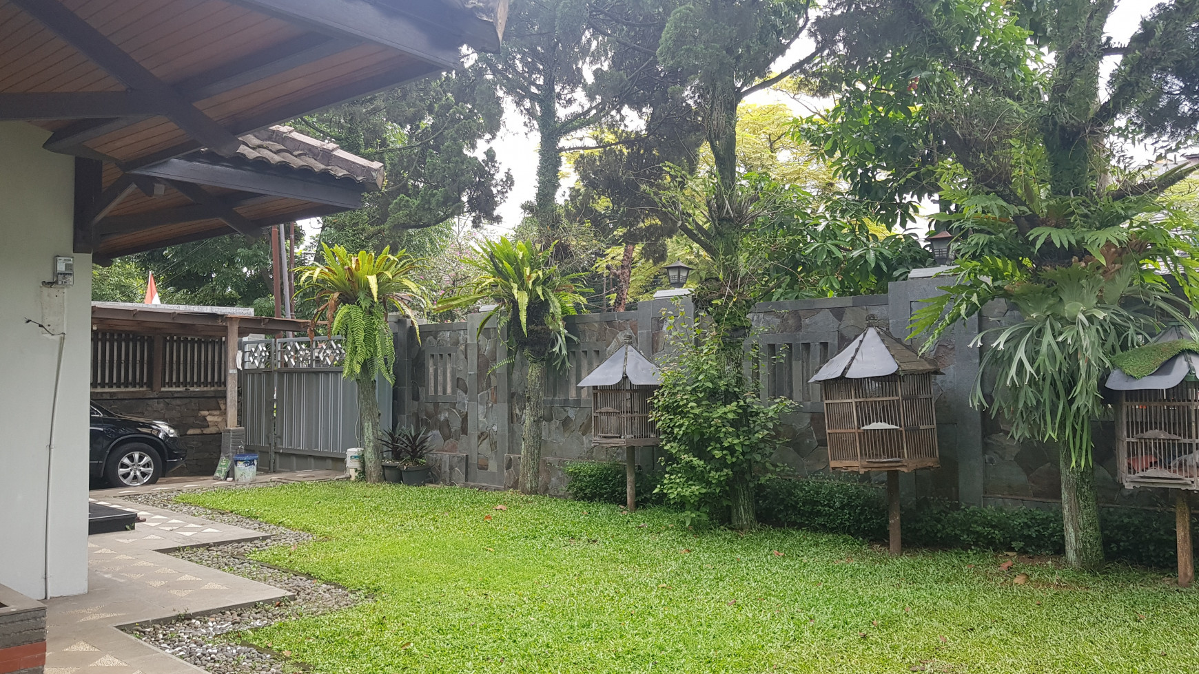 Rumah Tinggal Luas dan Nyaman Untuk Keluarga Besar di Arcamanik Bandung