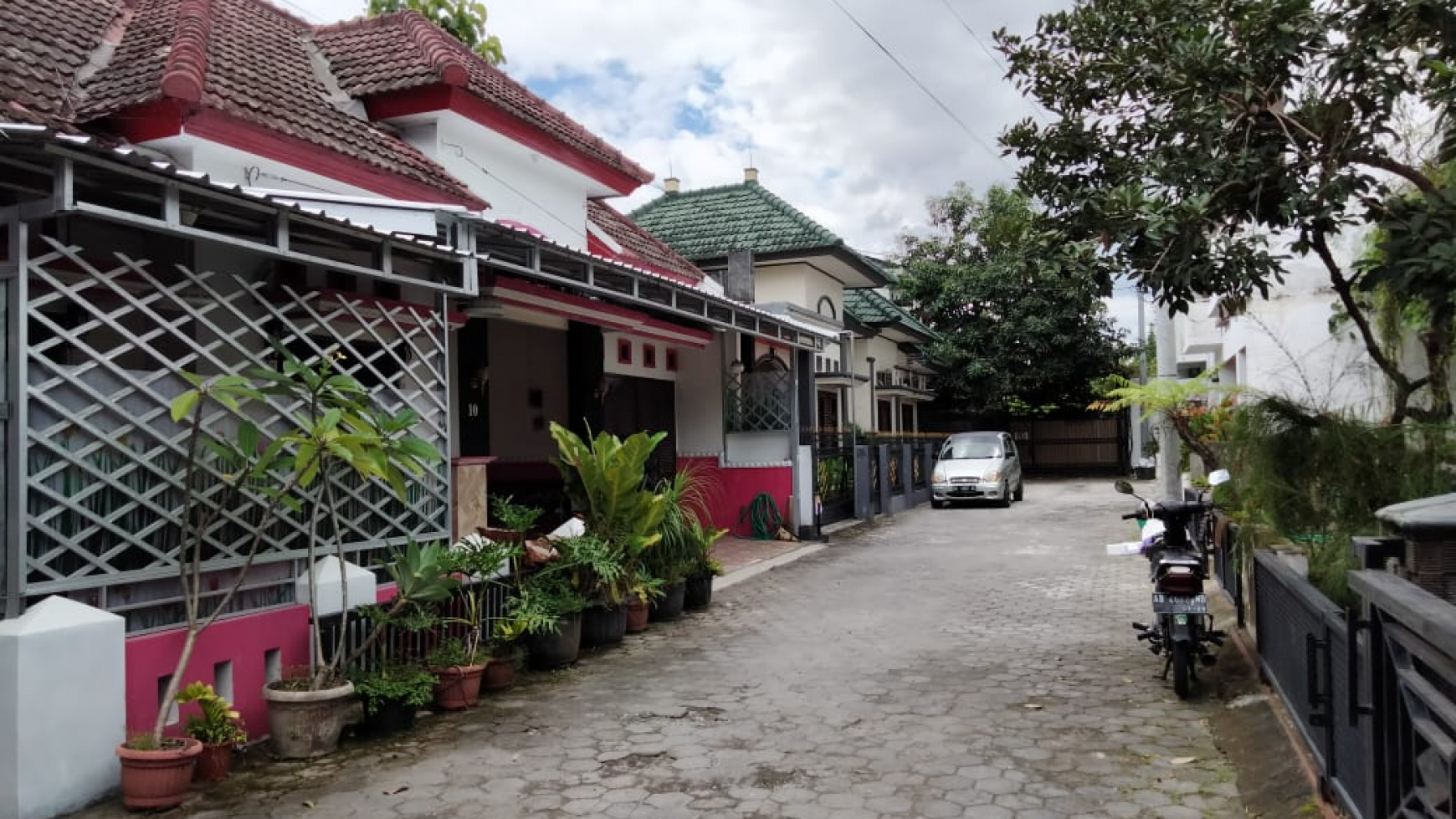 Rumah Dekat kampus UGM jl kaliurang km 6 sinduadi Mlati Sleman yogyakarta