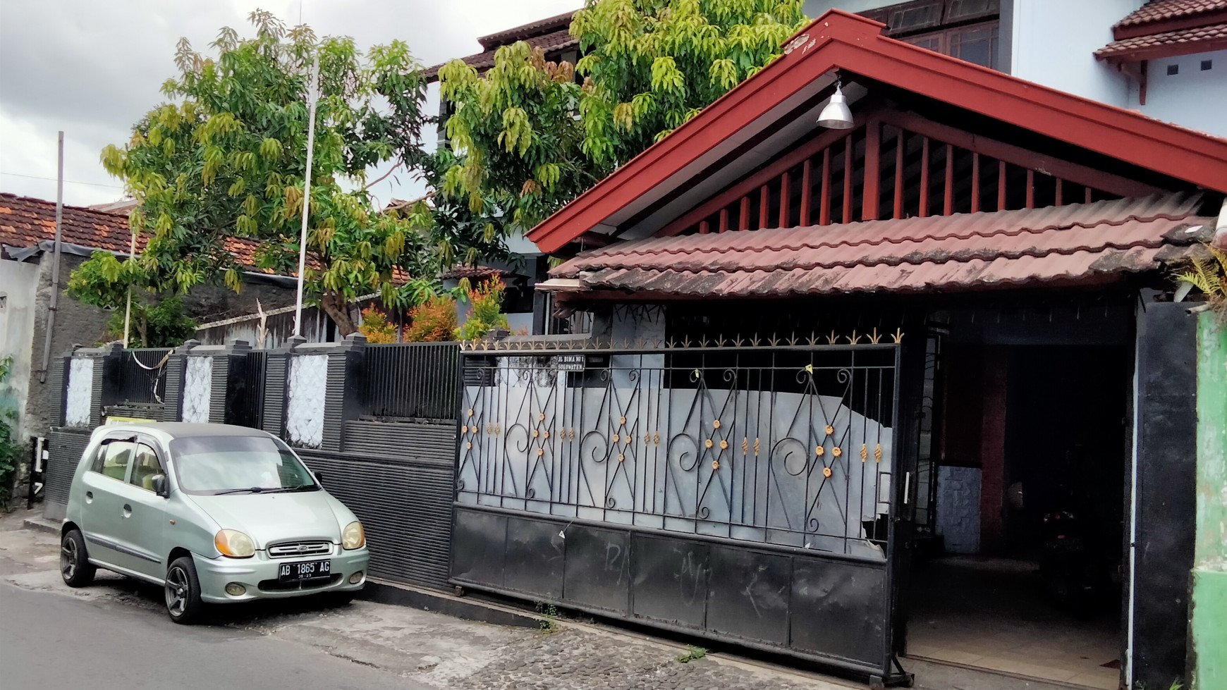 Rumah 2 Lantai dekat Ambarukmo Plaza Sleman Yogyakarta