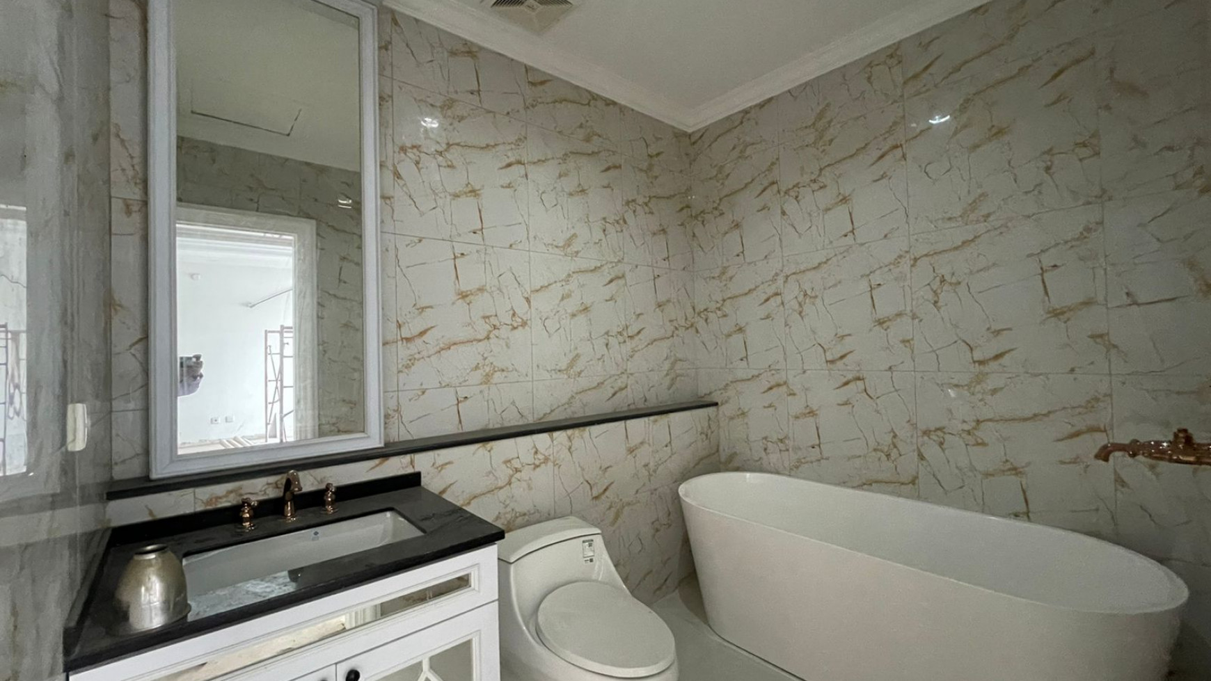 Rumah MEWAH Siap Huni dan Hunian Nyaman @Kebayoran Village