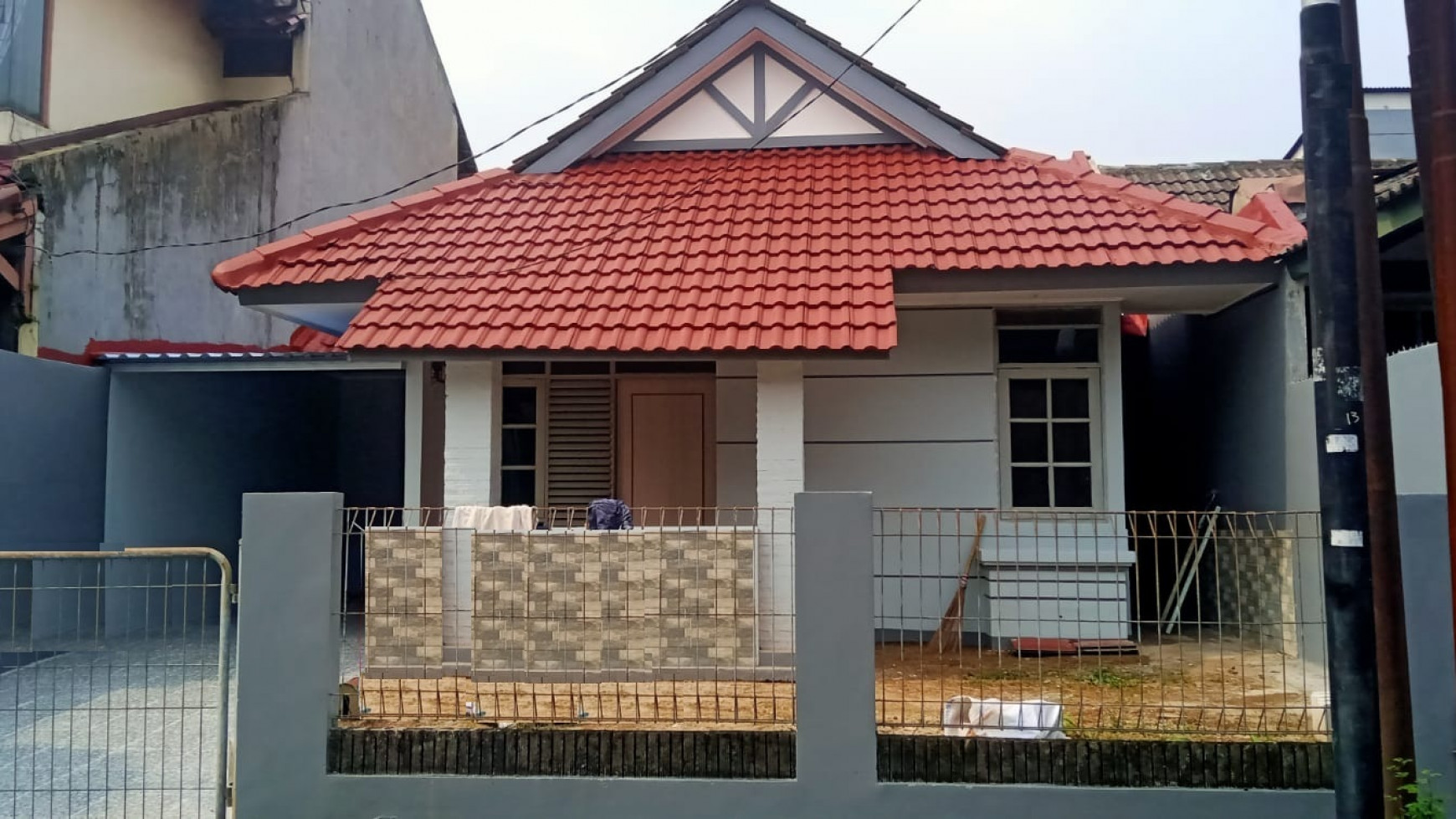 Rumah standar rapih Nusa loka BSD city