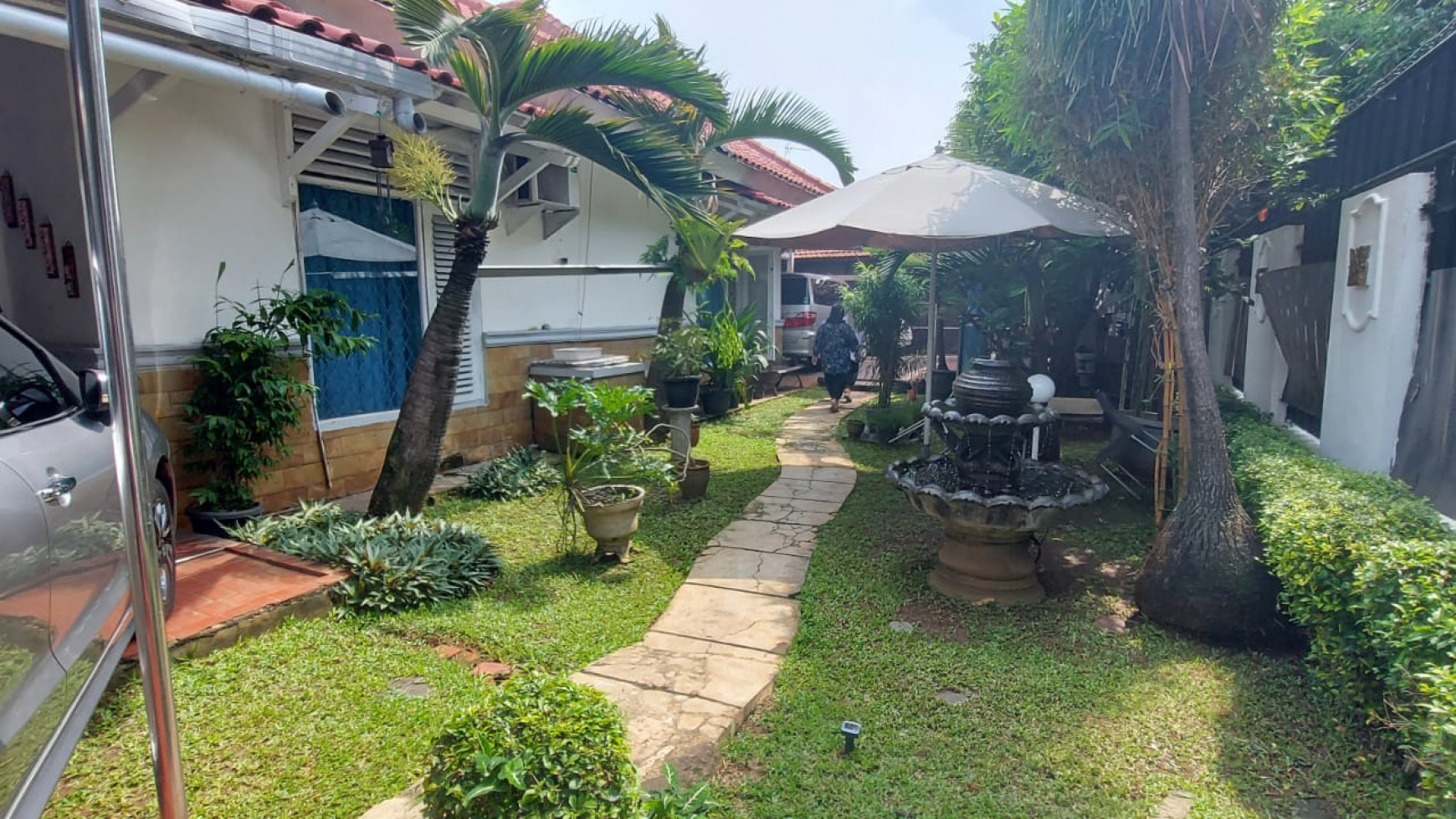 Rumah Strategis Dengan Bentuk Tanah Persegi @Jl Delman, Tanah Kusir