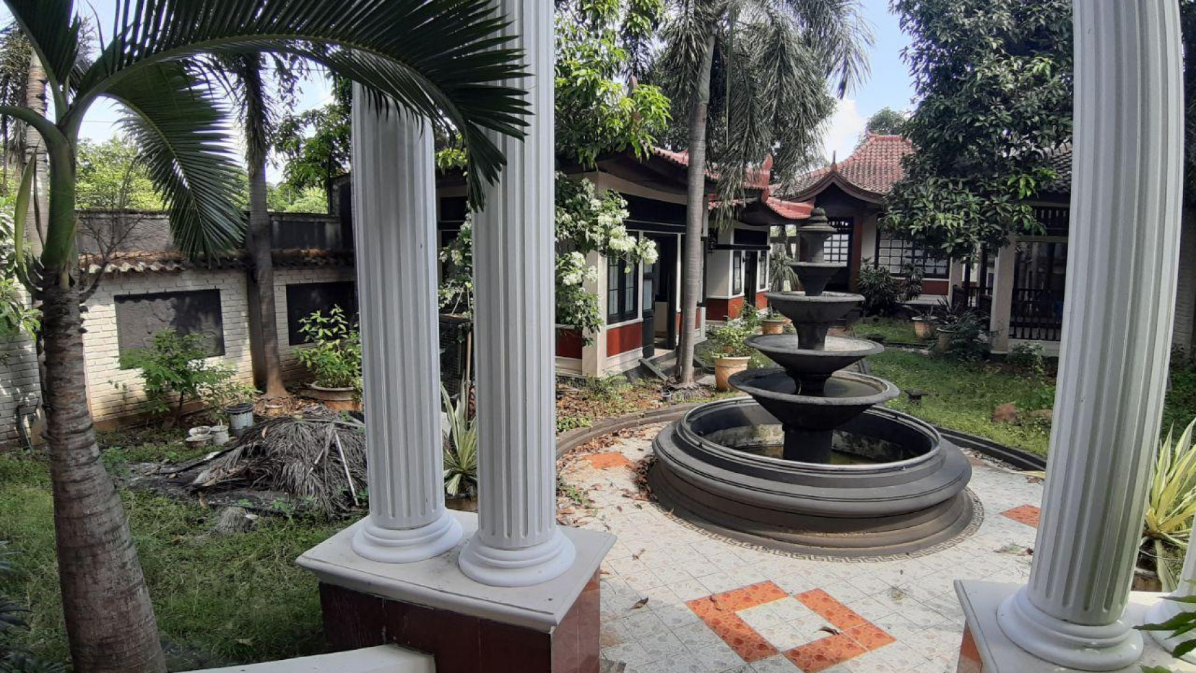 Dijual Cepat Rumah Besar Dengan Taman di Pondok Mutiara Regency