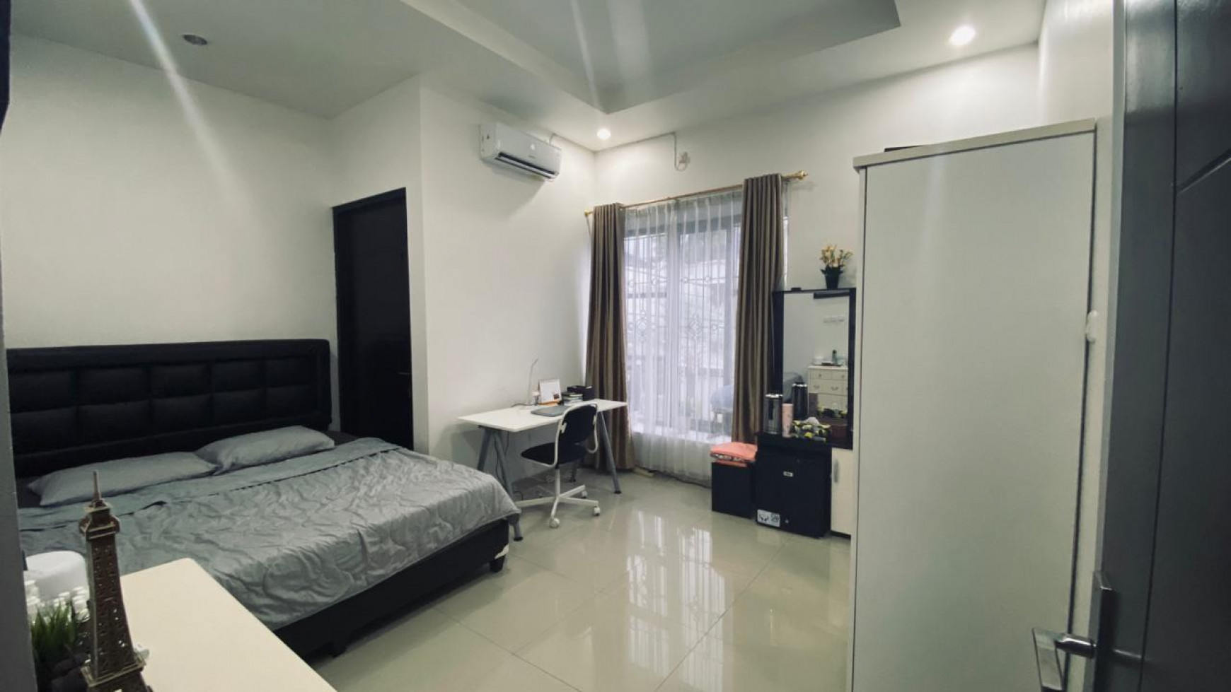 Cluster Rumah Minimalis Modern, Cipayung, Pinggir Jalan, Lokasi Strategis, Pinggir Jalan, NEGO