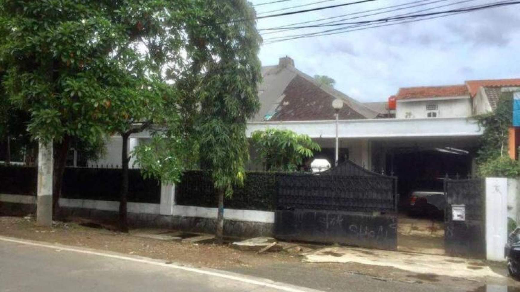 Rumah luas murah di pesanggrahan