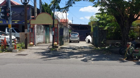 Rumah Pusat Kota di Jalan Tegalsari, Surabaya