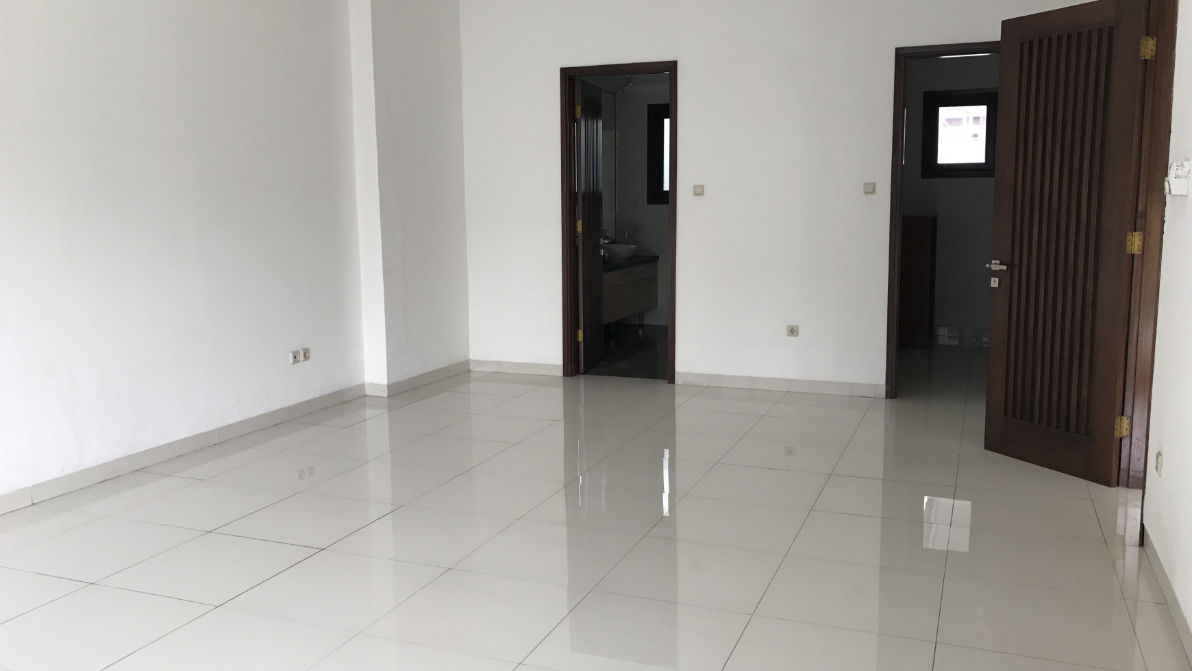 Beautiful Townhouse For Rent at Kemang