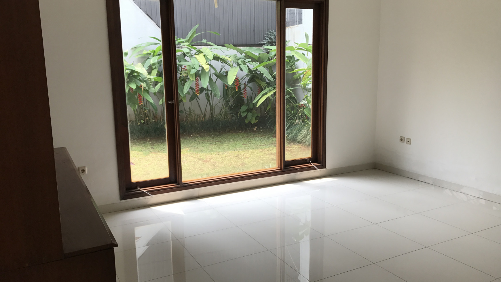 Beautiful Townhouse For Rent at Kemang