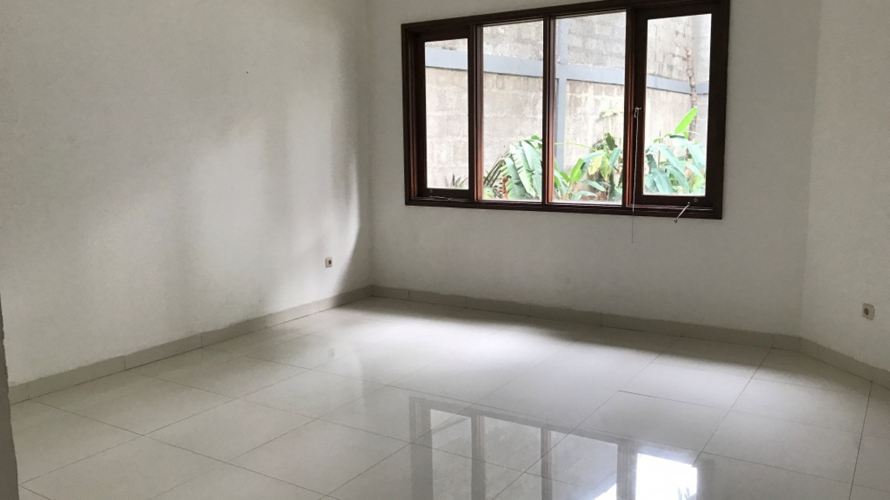 Beautiful Townhouse For Rent at Kemang