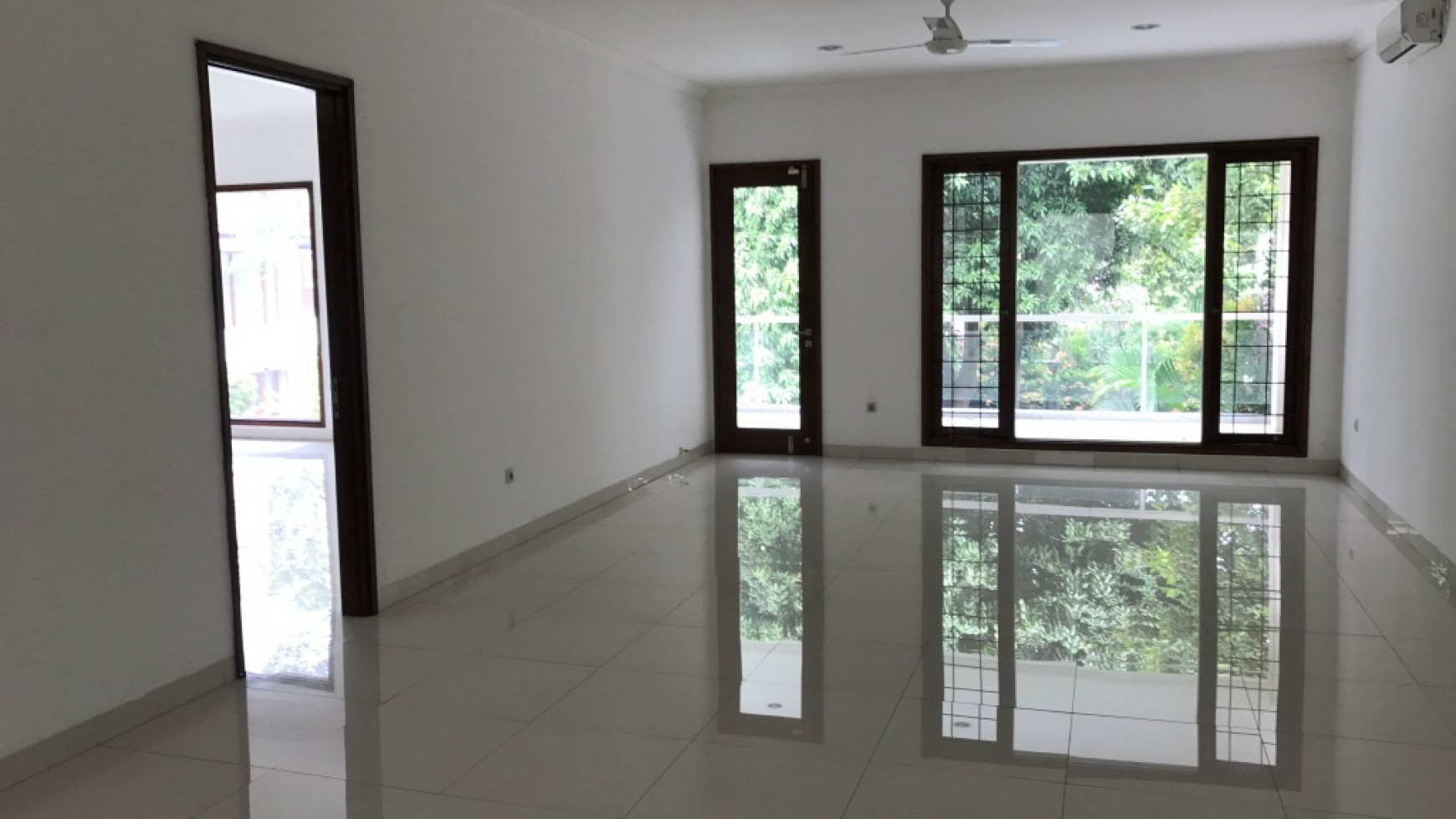 Beautiful Townhouse For Rent at Kemang